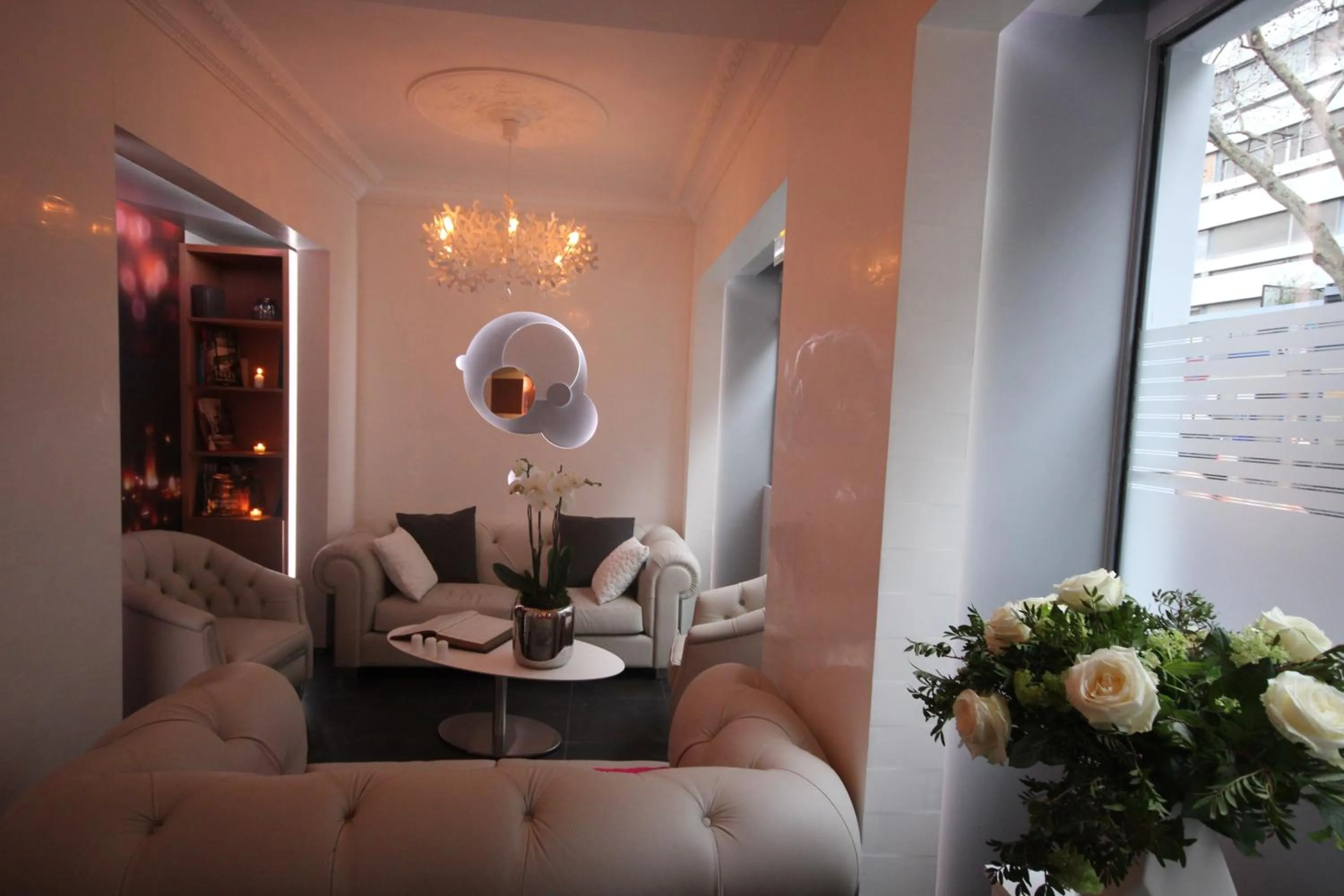 Lobby or reception in Hôtel Lumières Montmartre Paris