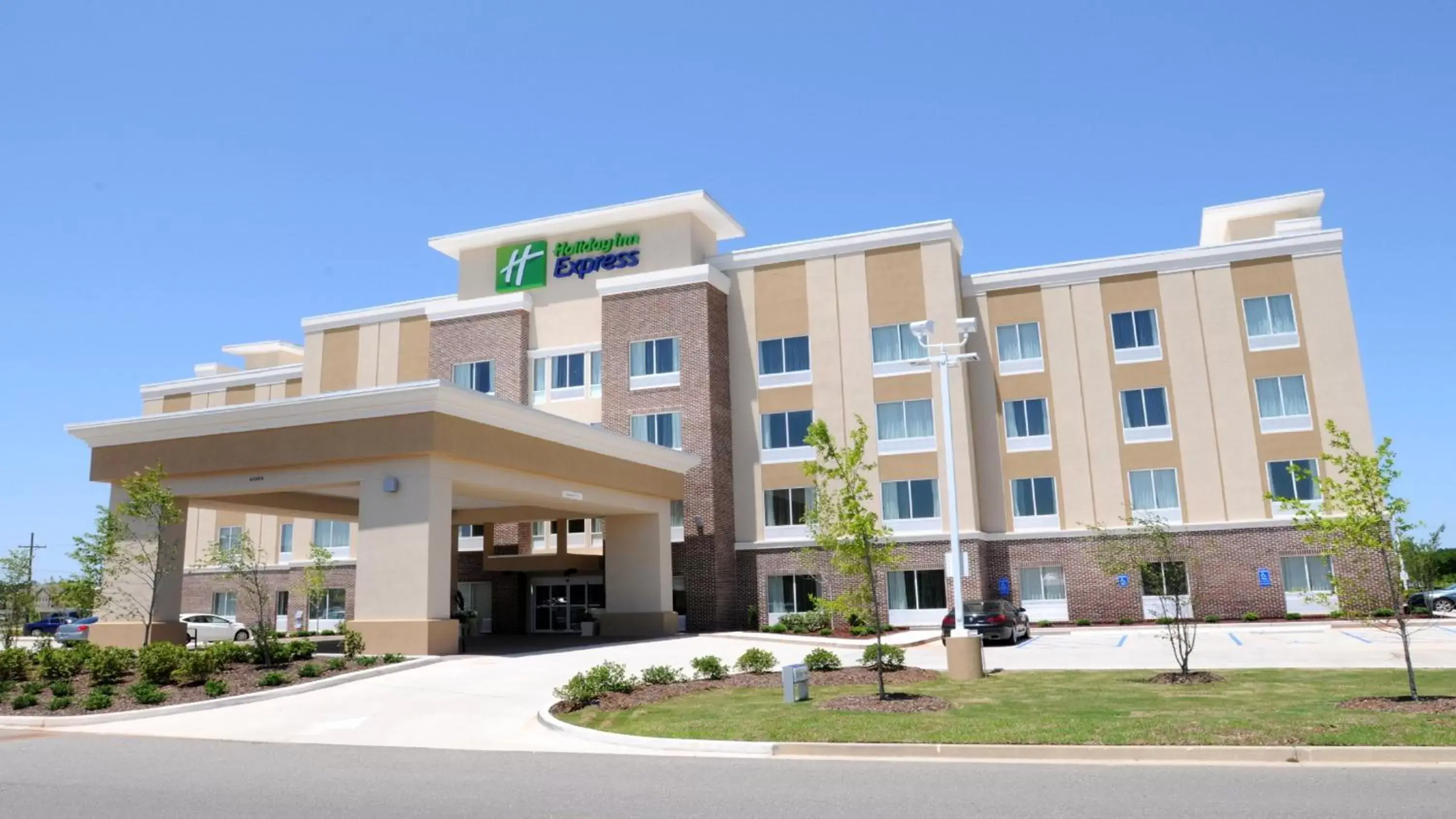 Property Building in Holiday Inn Express Covington-Madisonville, an IHG Hotel