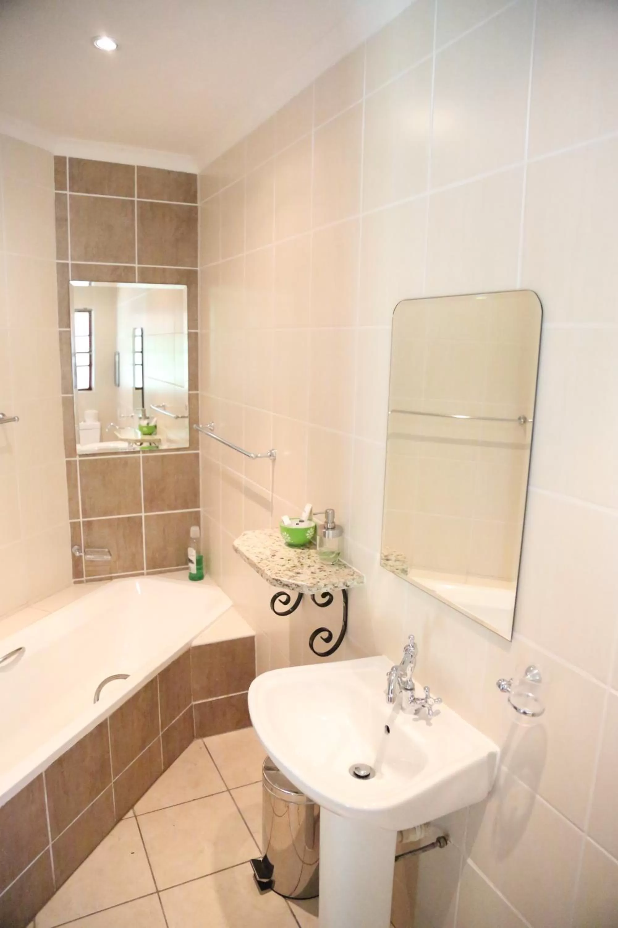 Bathroom in The Highveld Cape Inn