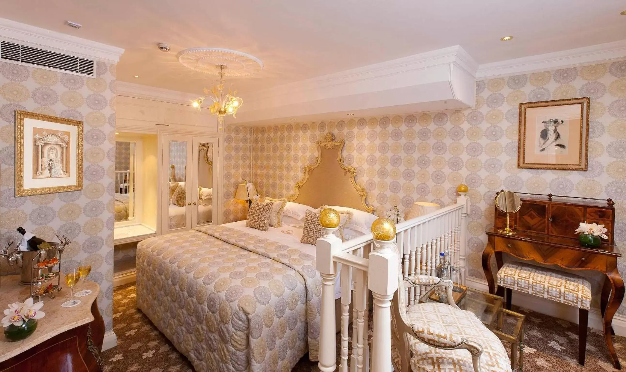 Photo of the whole room in The Chesterfield Mayfair