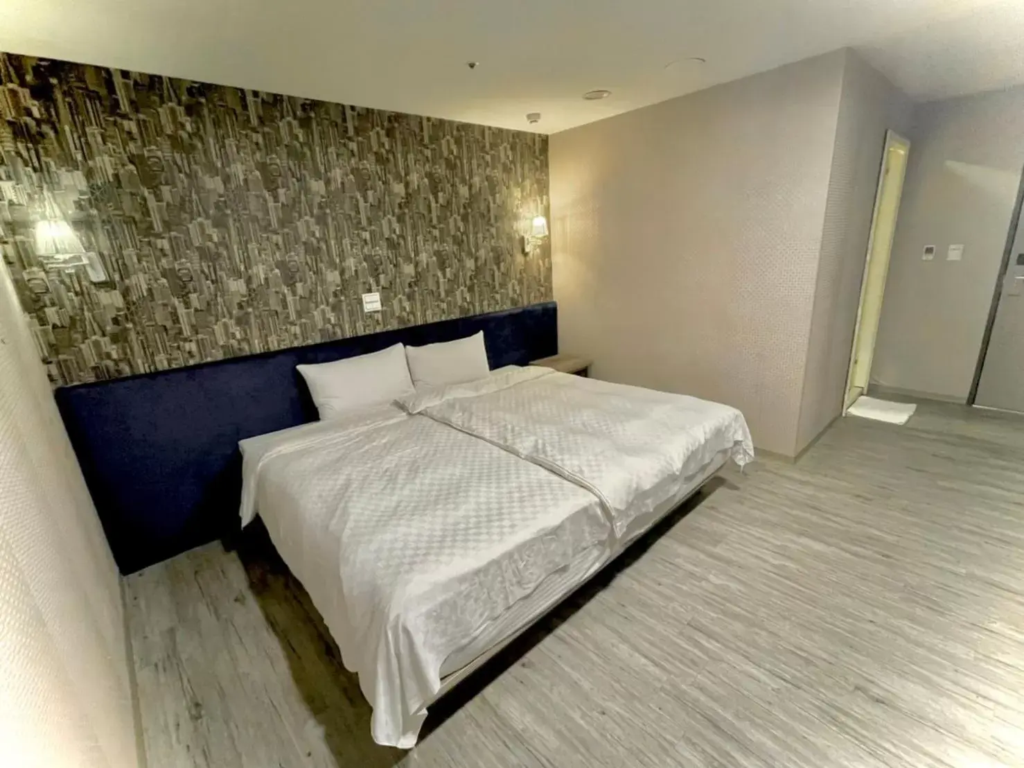 Photo of the whole room, Bed in Walker Hotel - Zhengyi