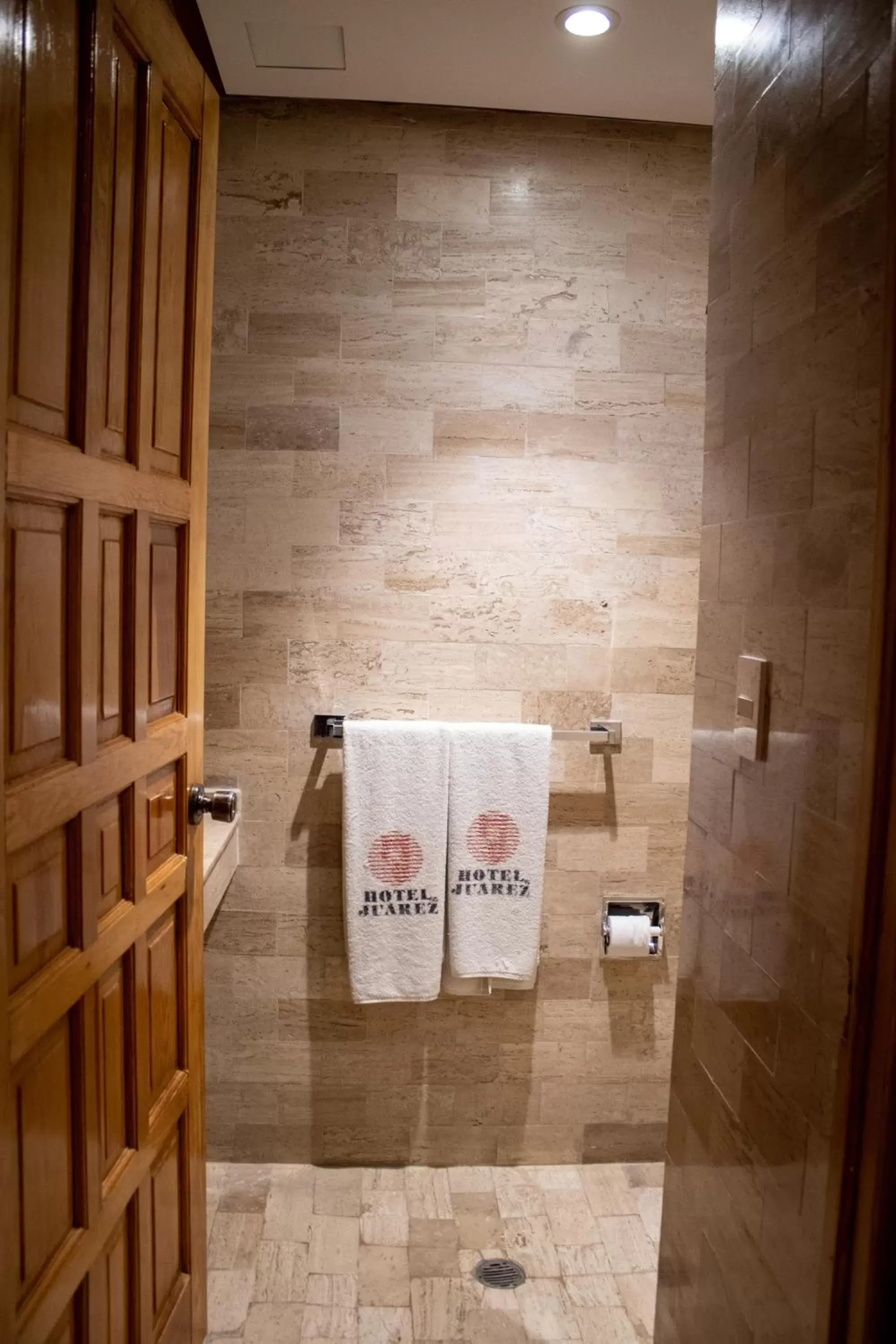 towels, Bathroom in Hotel Juarez