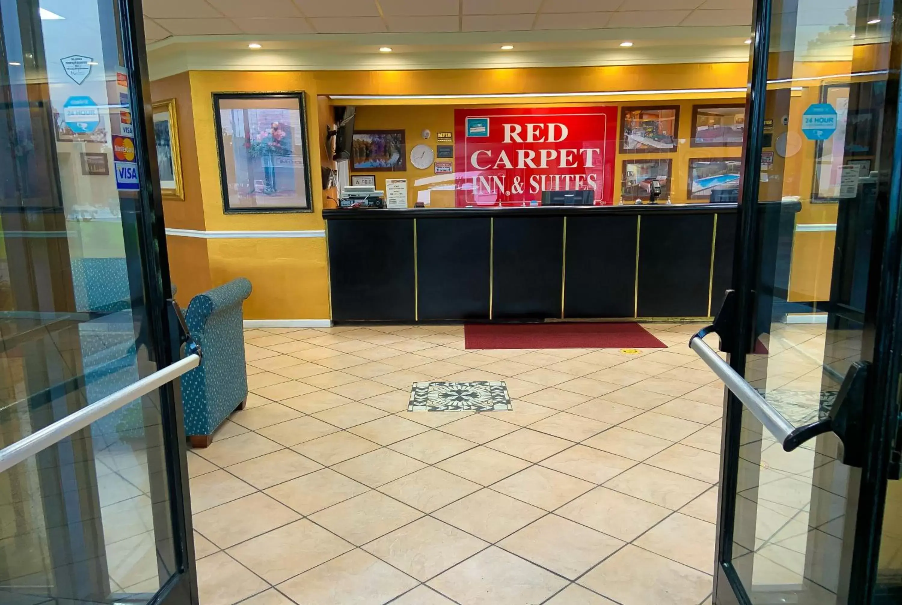Lobby or reception in Red Carpet Inn Kinston