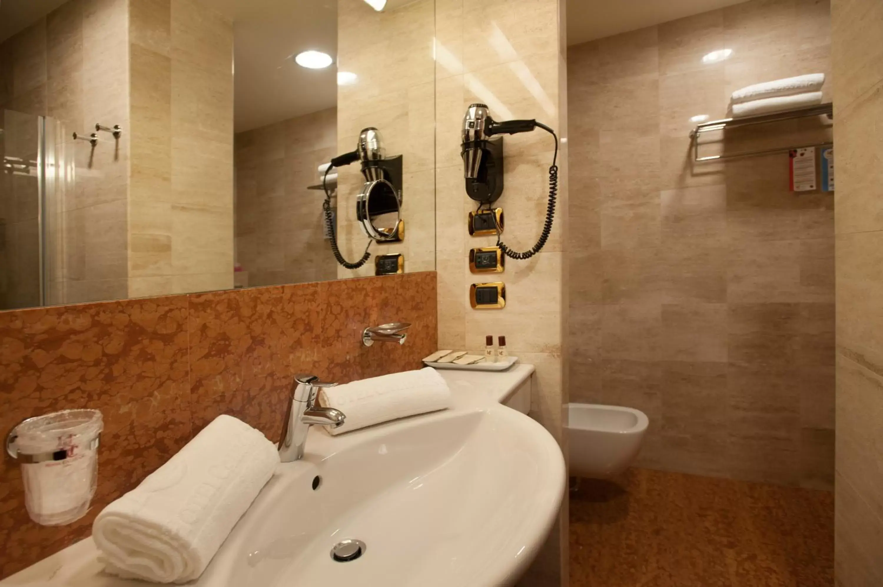 Bathroom in Hotel Calissano