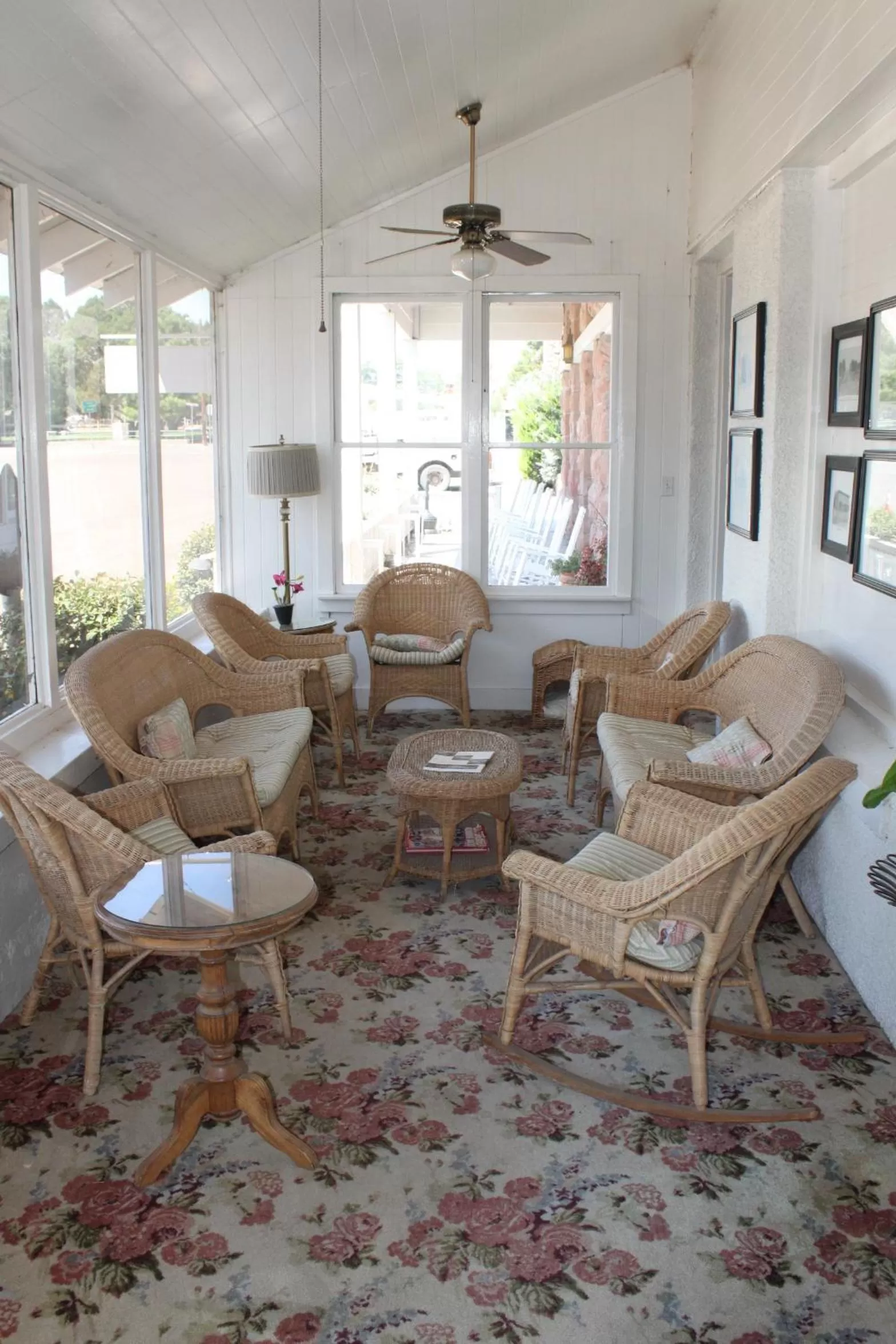 Communal lounge/ TV room in The Hotel Limpia