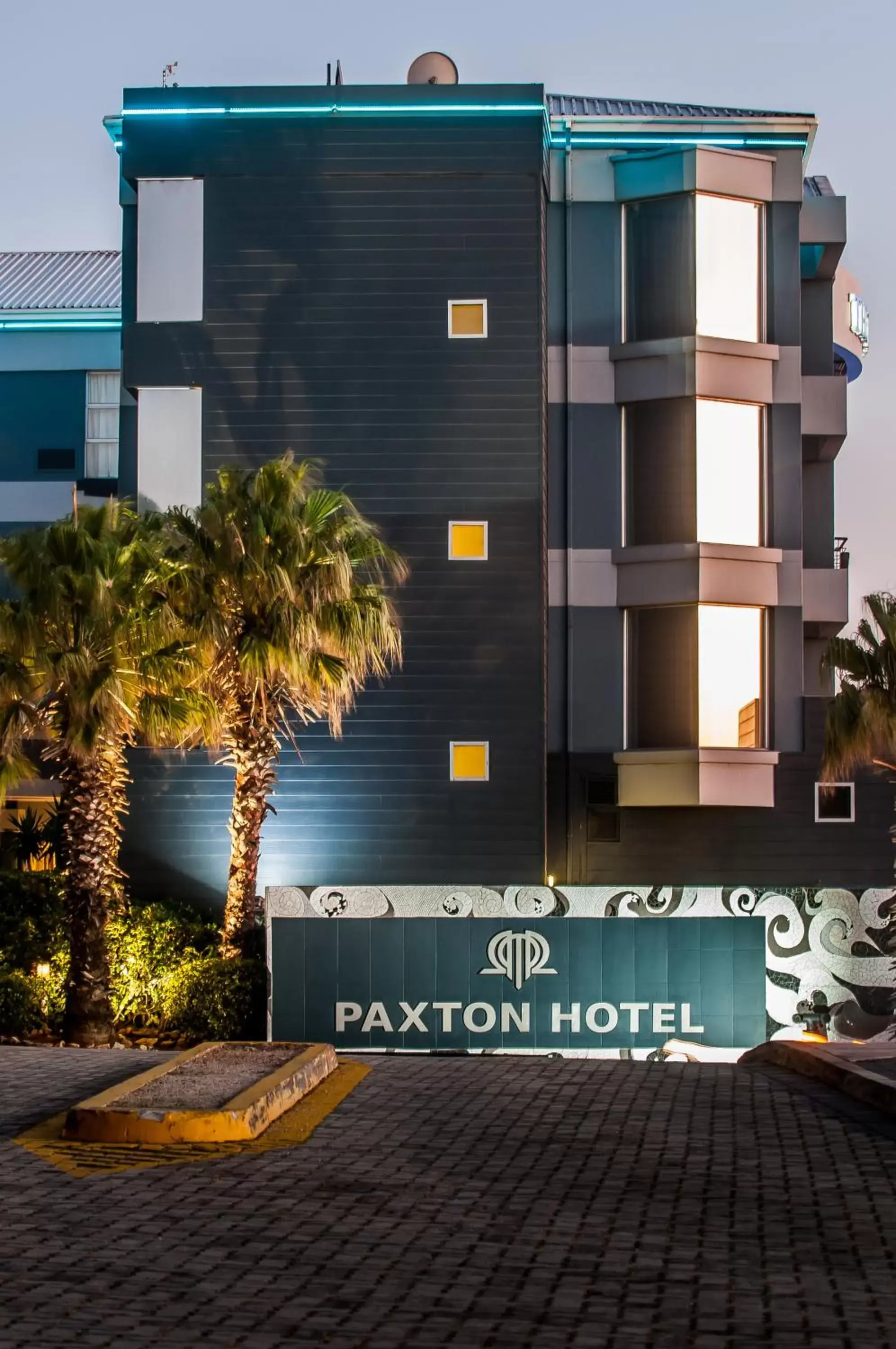 Facade/entrance in Paxton Hotel