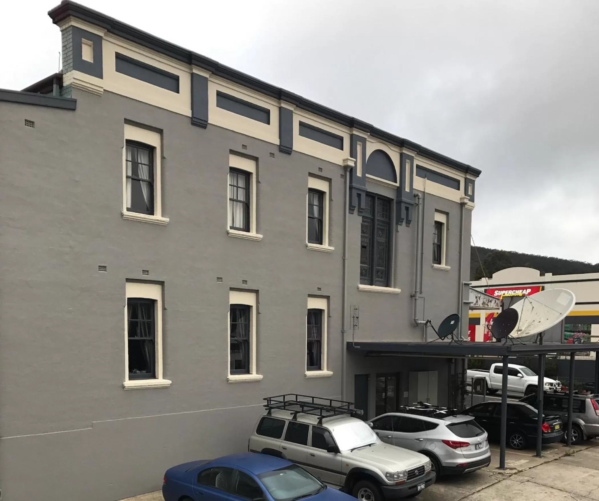 Property building in Commercial Hotel Motel Lithgow