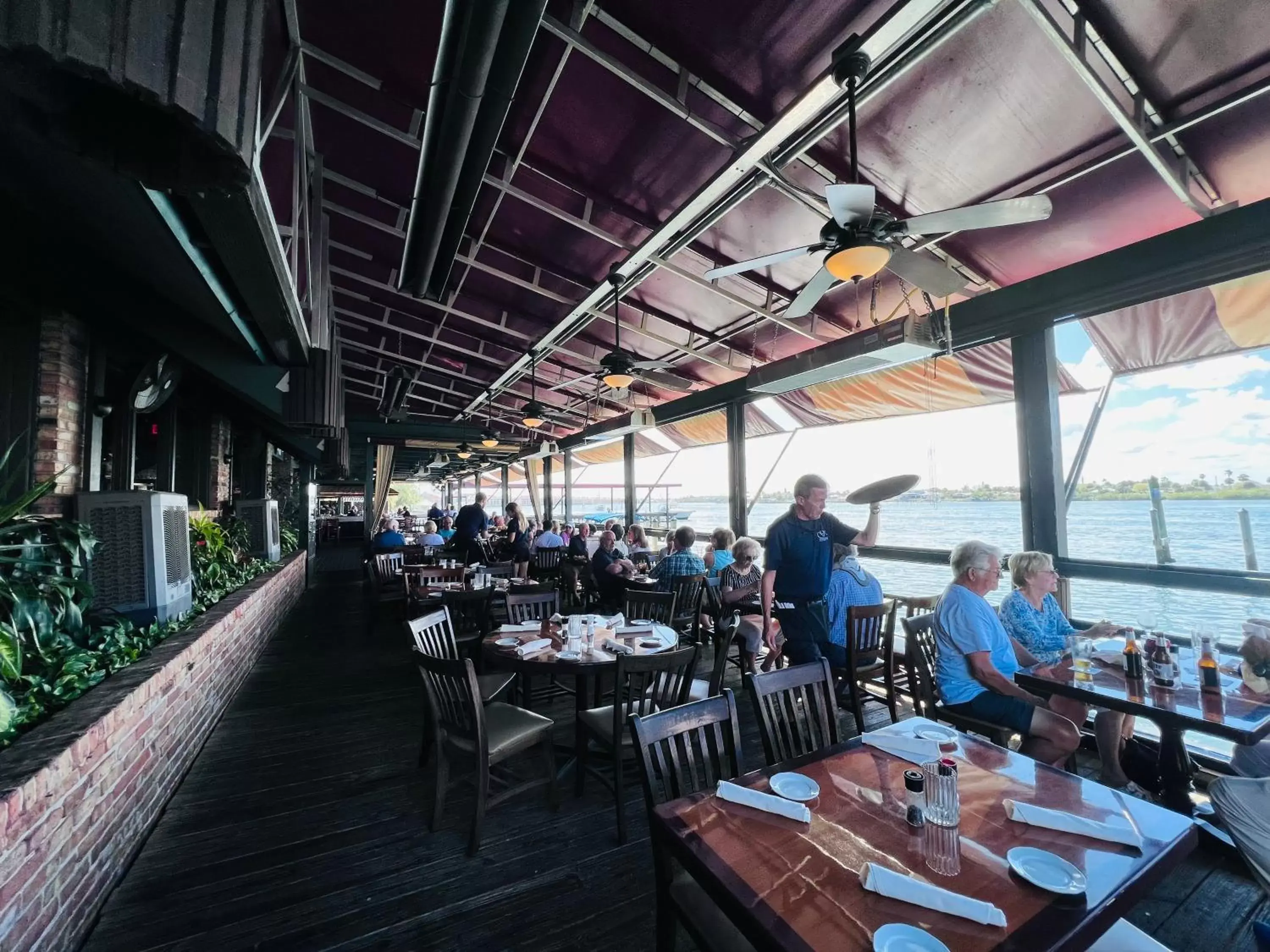 Restaurant/Places to Eat in The Riverview Hotel - New Smyrna Beach