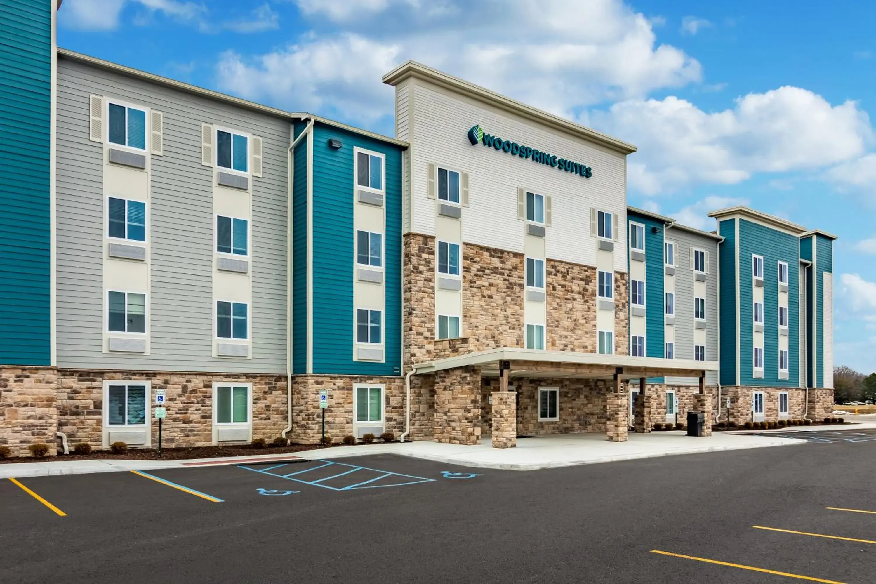 Property Building in WoodSpring Suites Dayton North