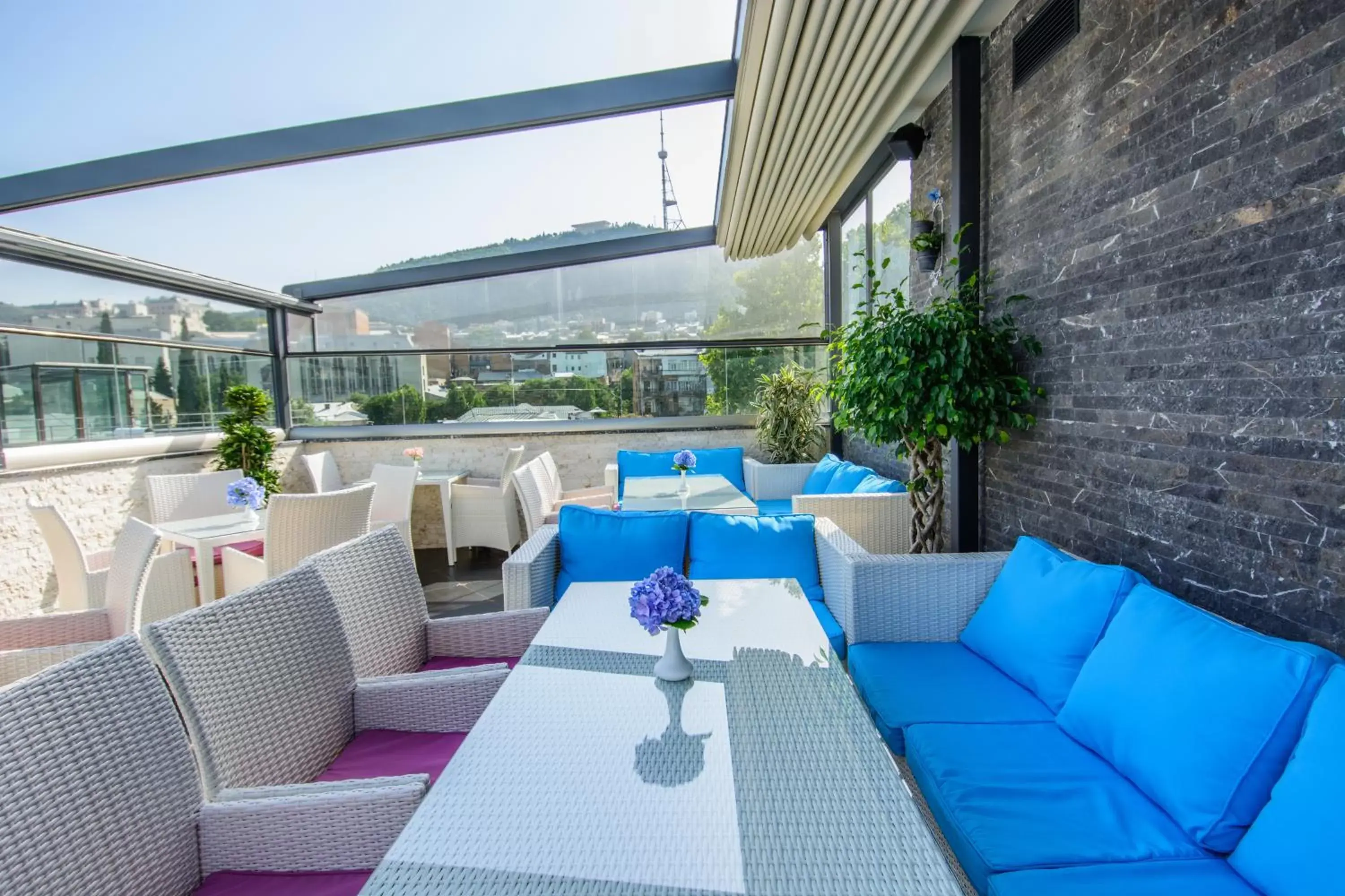 Lounge or bar in River Side Hotel Tbilisi