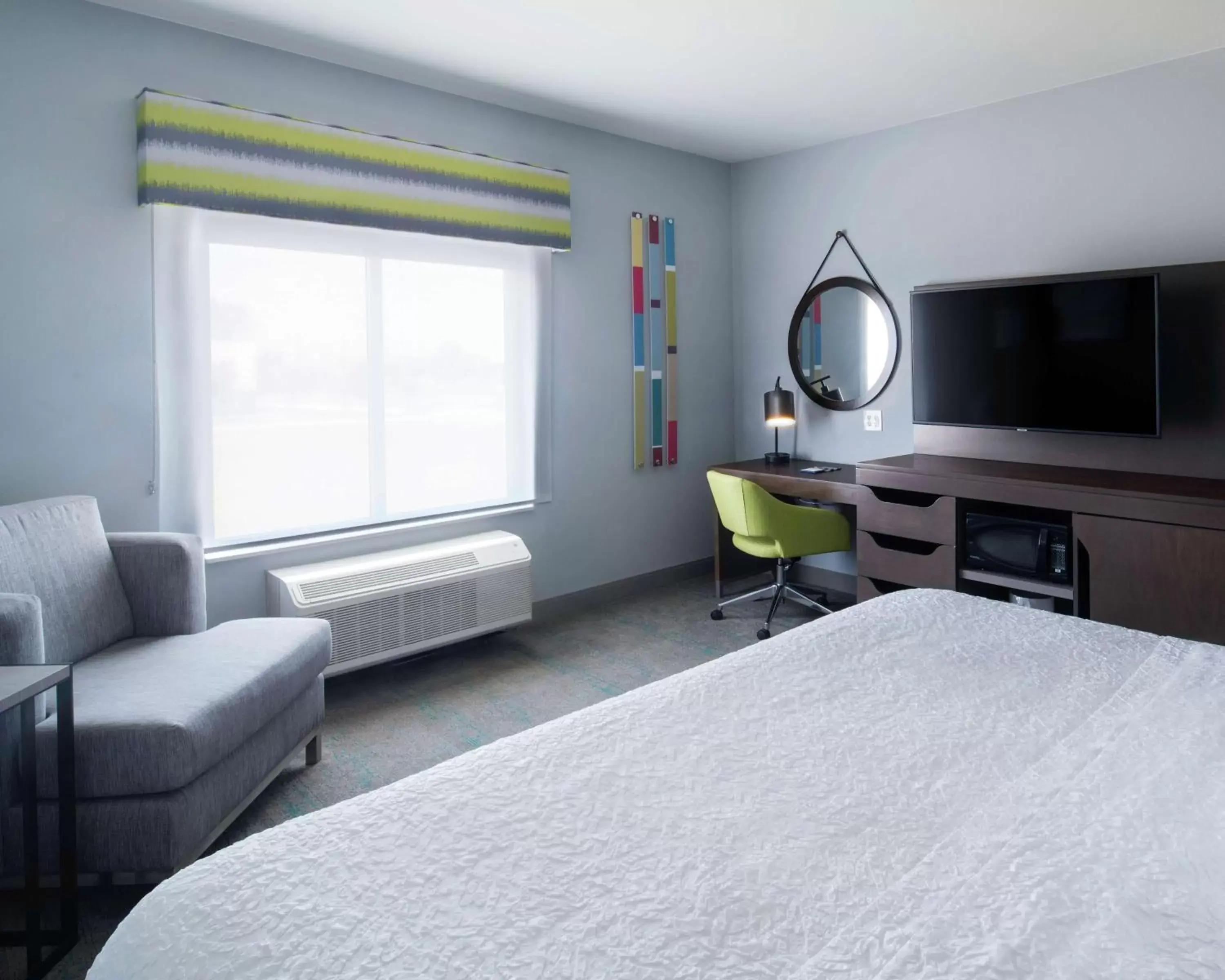 Bedroom, TV/Entertainment Center in Hampton Inn & Suites Lubbock