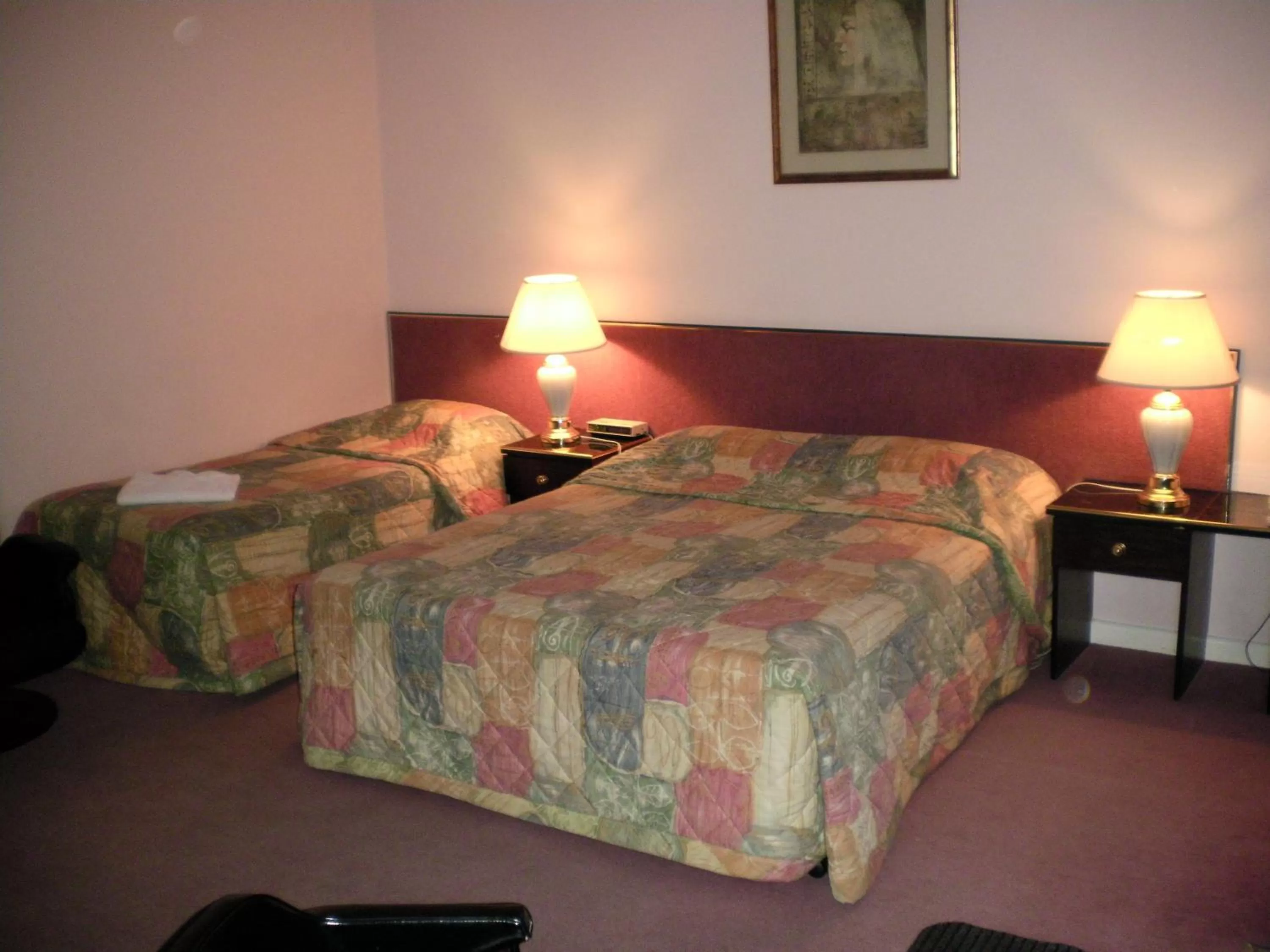 Bed in Avalon Motel