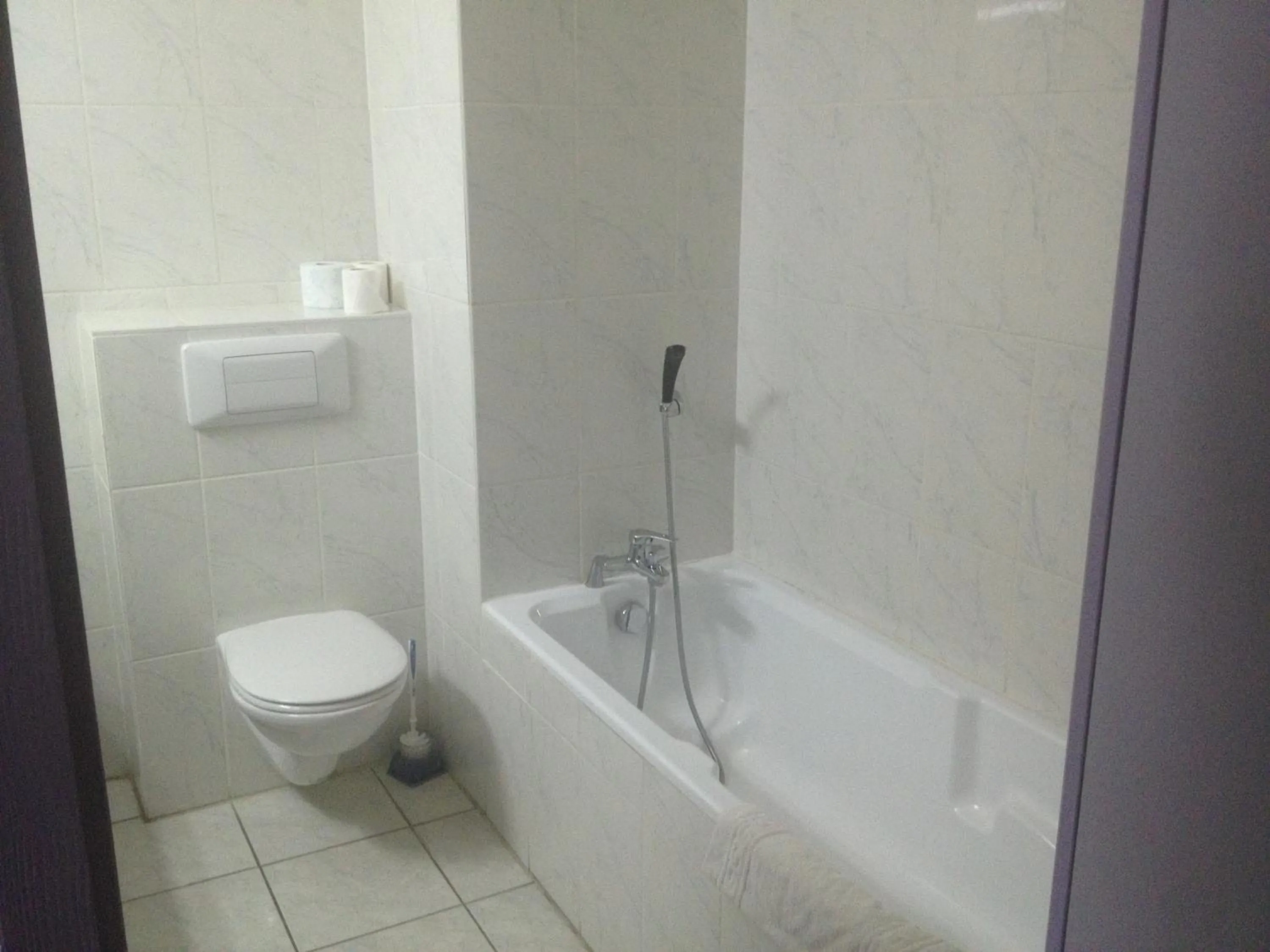 Shower in Hotel Le Strasbourg