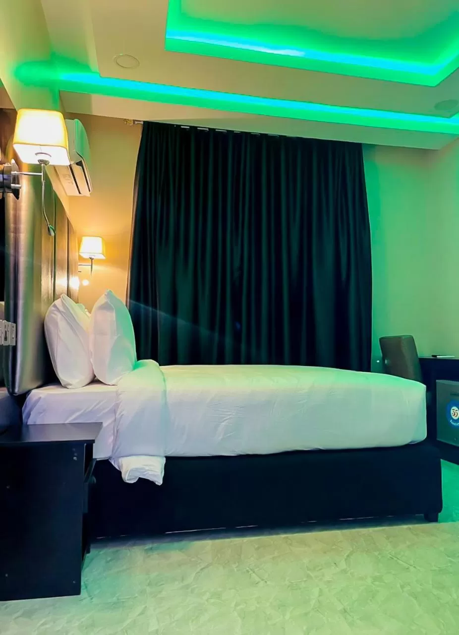 Bedroom, Bed in Beniks courtyard Hotel