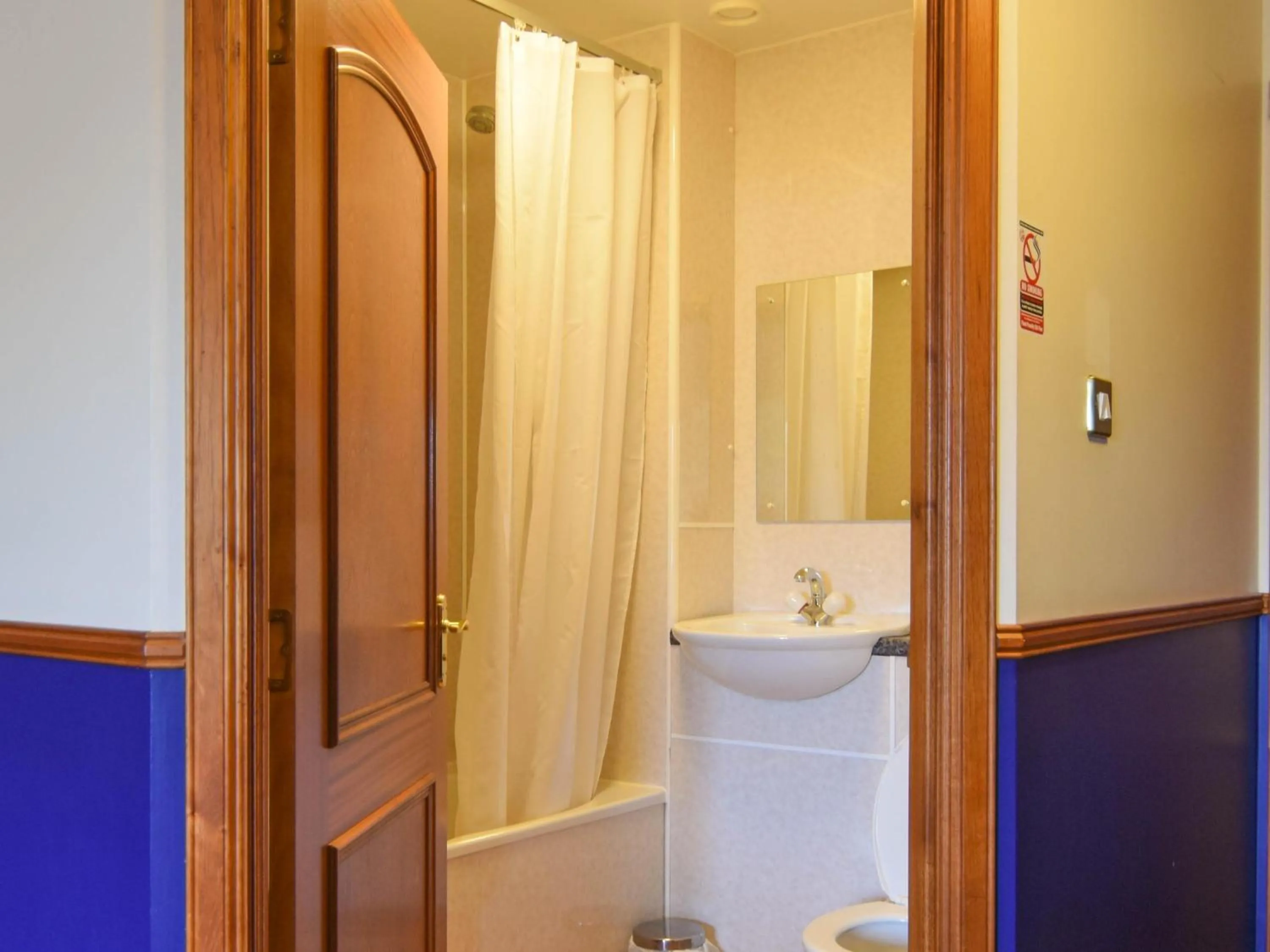 Standard Double Room - single occupancy in Findlay's