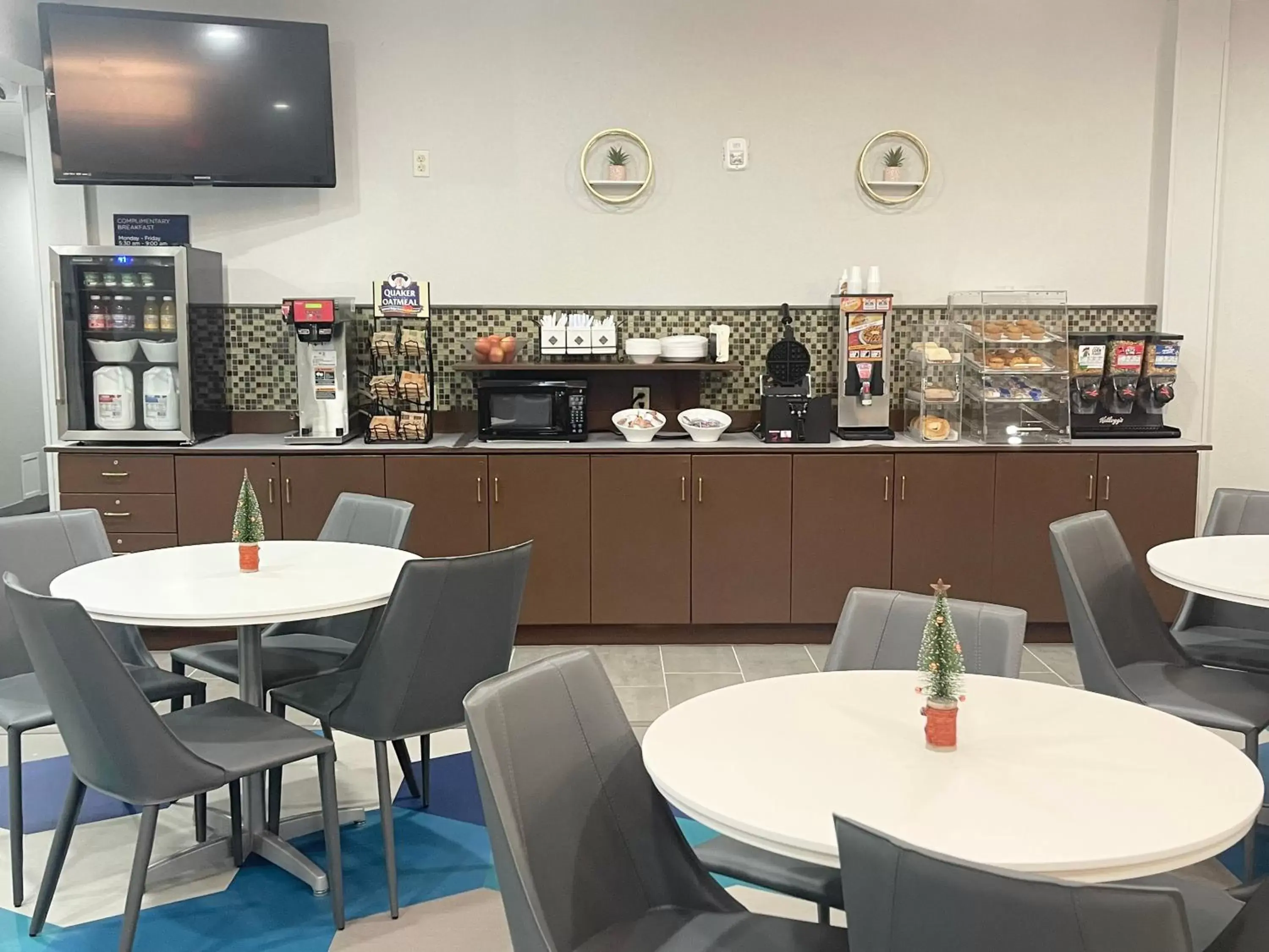 Dining area, Restaurant/Places to Eat in Microtel Inn & Suites by Wyndham of Houma