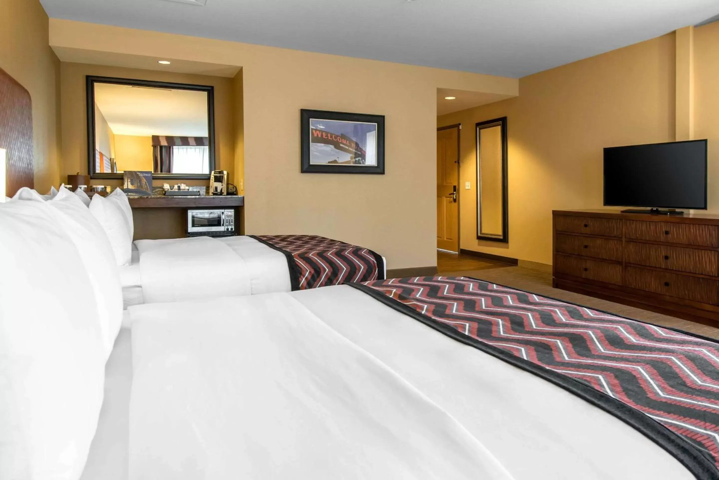 Photo of the whole room, Bed in The Golden Hotel, Ascend Hotel Collection