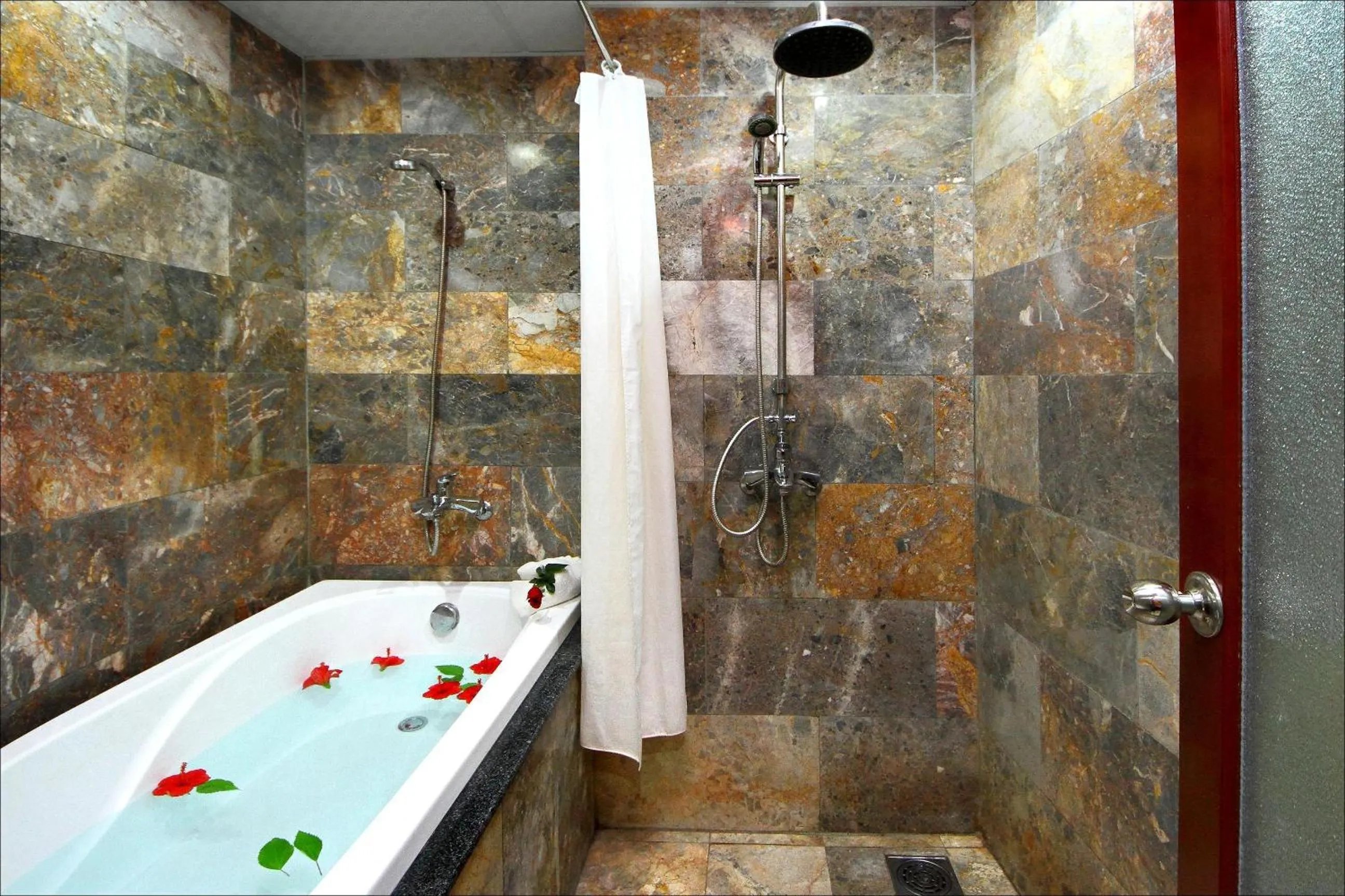 Bathroom in Sunshine Hoian Hotel