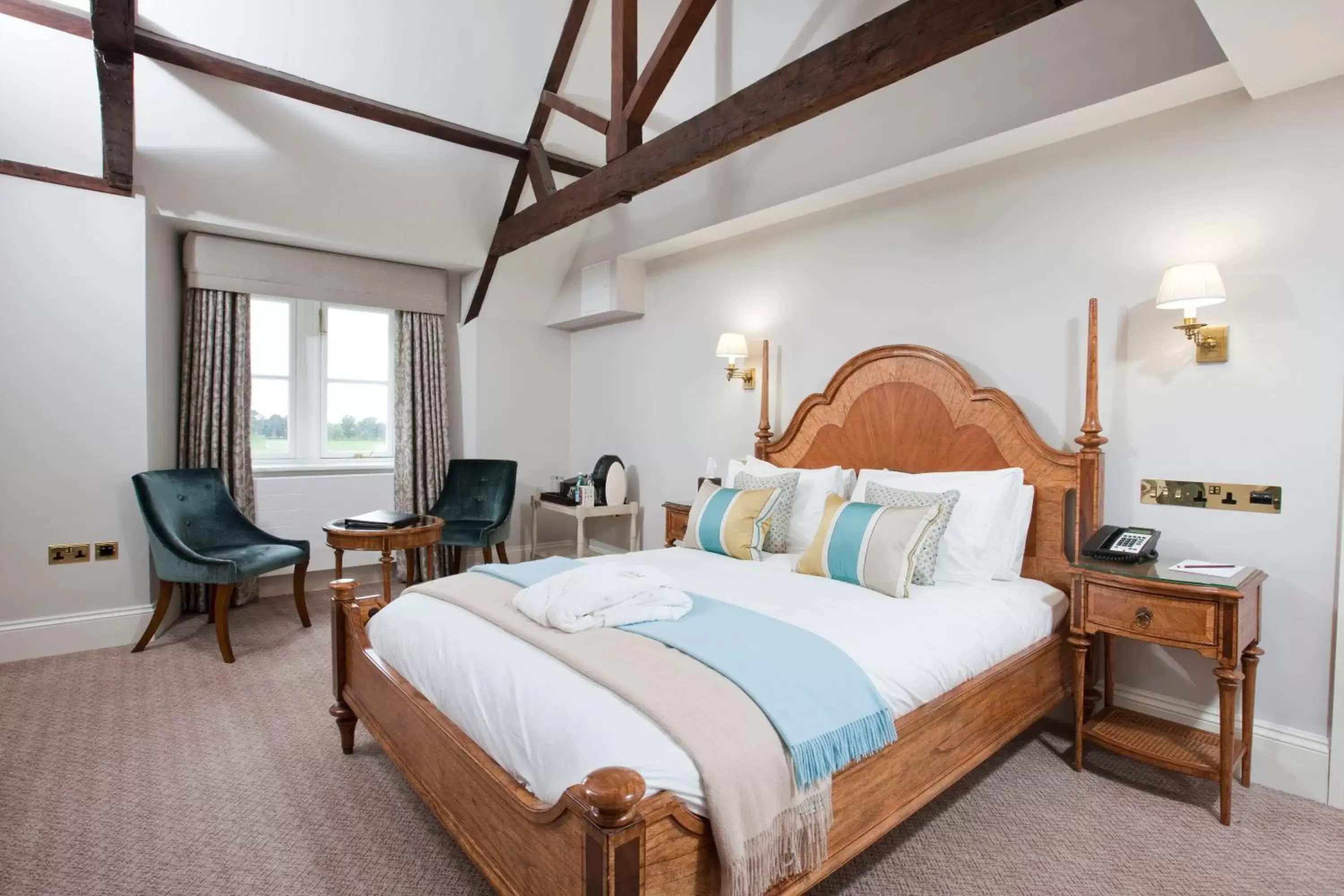 Bed in Wivenhoe House Hotel