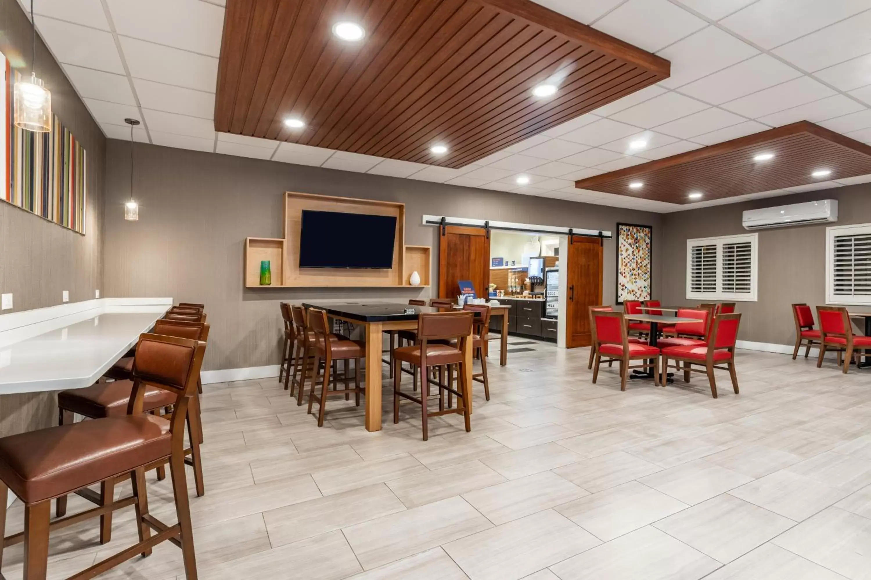 Lobby or reception, Restaurant/Places to Eat in Holiday Inn Express Annapolis East-Kent Island, an IHG Hotel