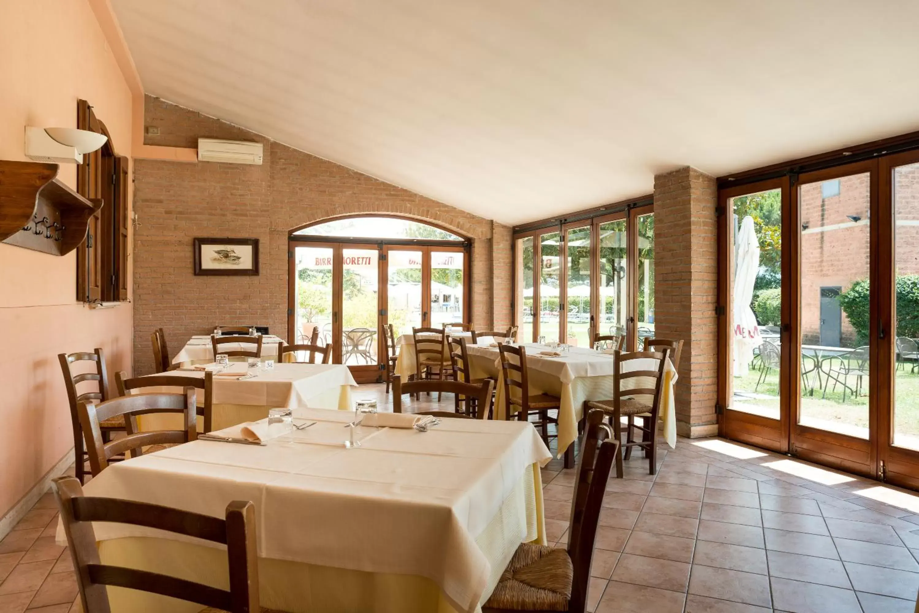 Patio, Restaurant/Places to Eat in Terra Umbra Hotel