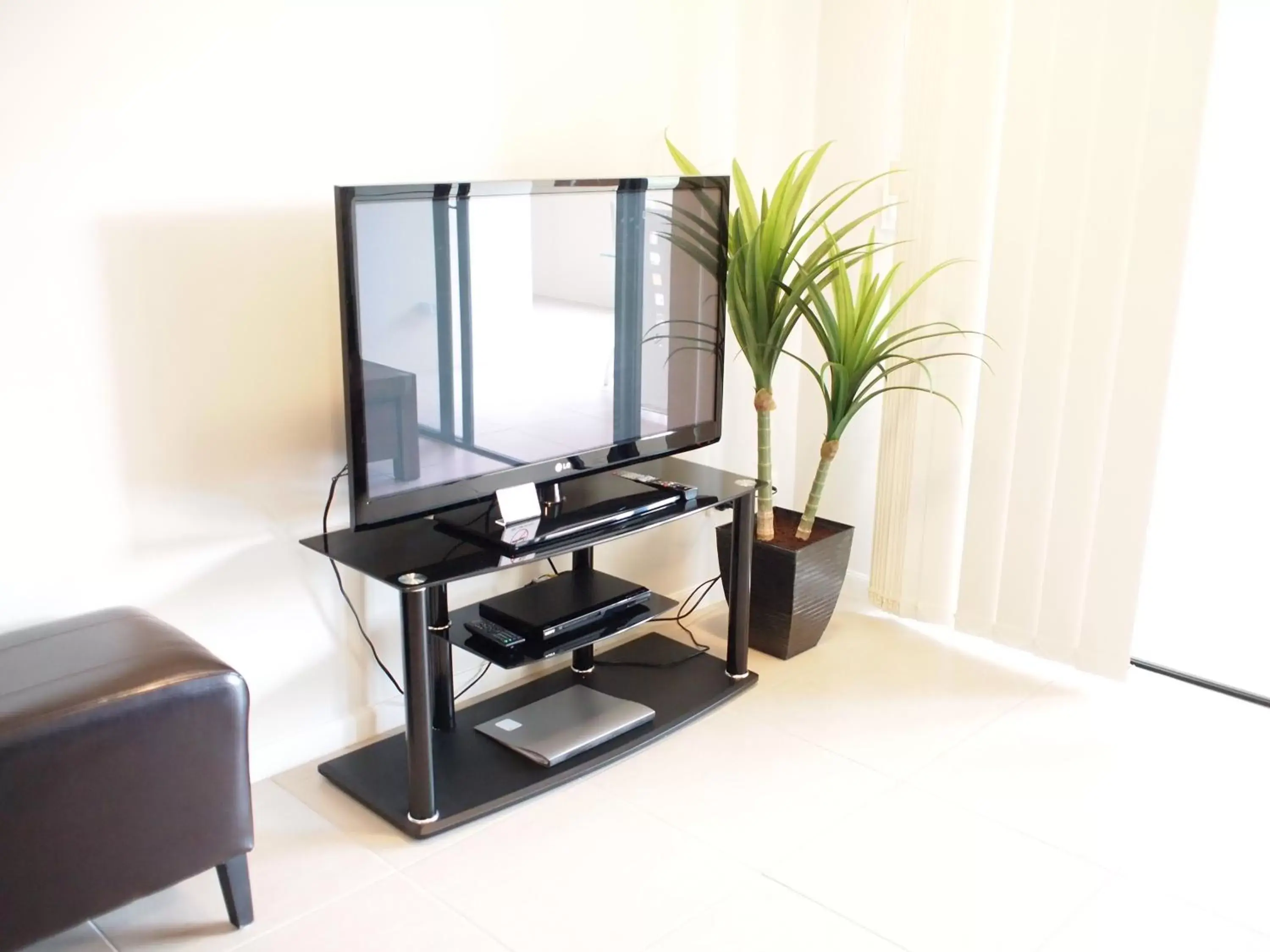 TV and multimedia, TV/Entertainment Center in Edge Apartments Cairns