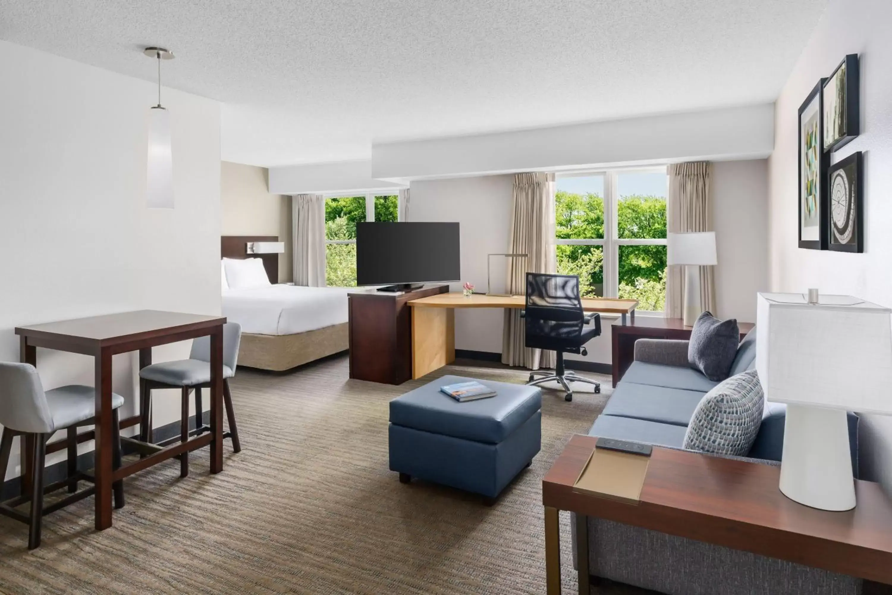 Photo of the whole room, Seating Area in Residence Inn Gaithersburg Washingtonian Center