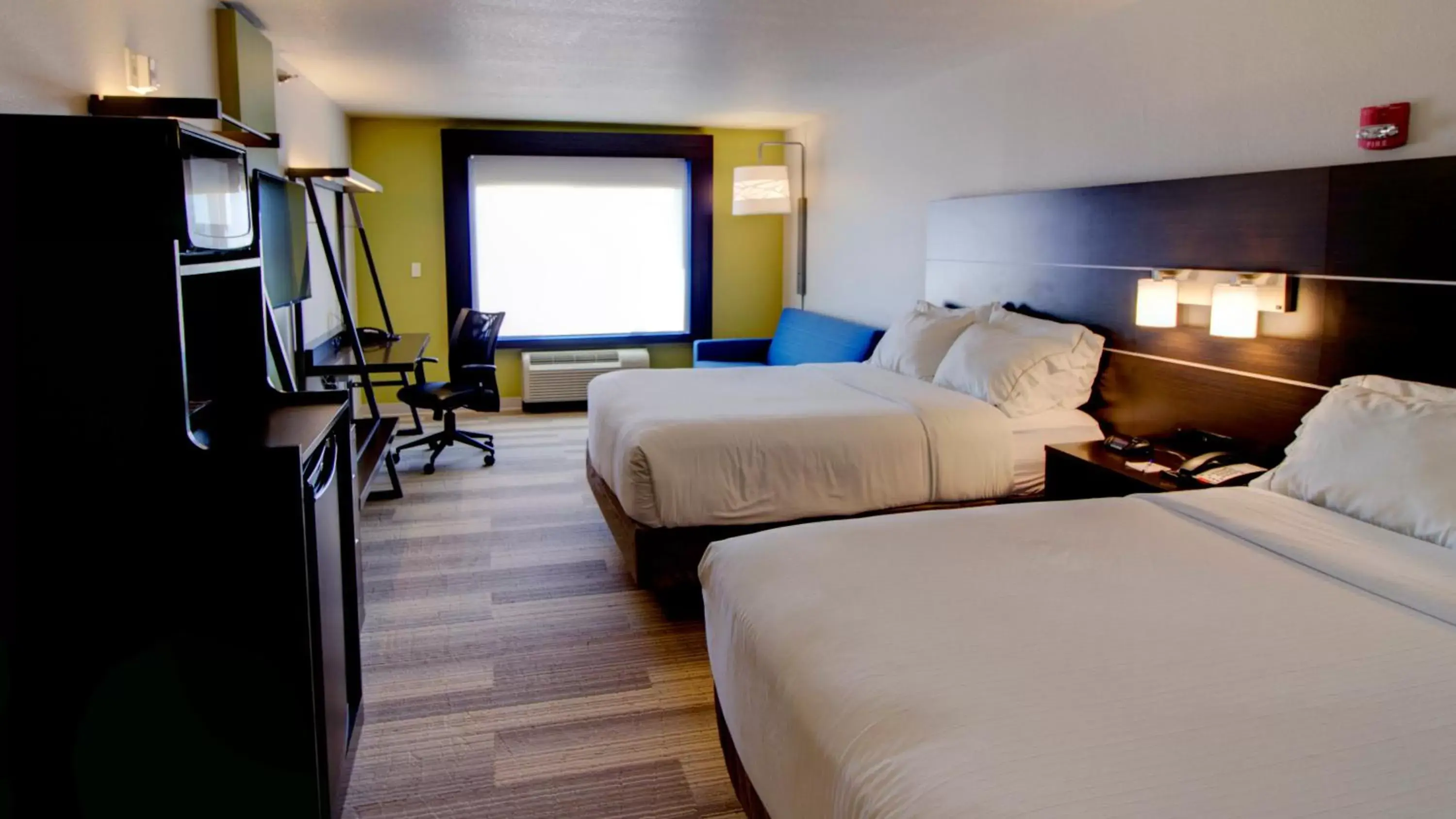 Standard Queen Room with Two Queen Beds in Holiday Inn Express & Suites Sioux Center by IHG Standard Queen Room with Two Queen Beds in Holiday Inn Express & Suites Sioux Center by IHG