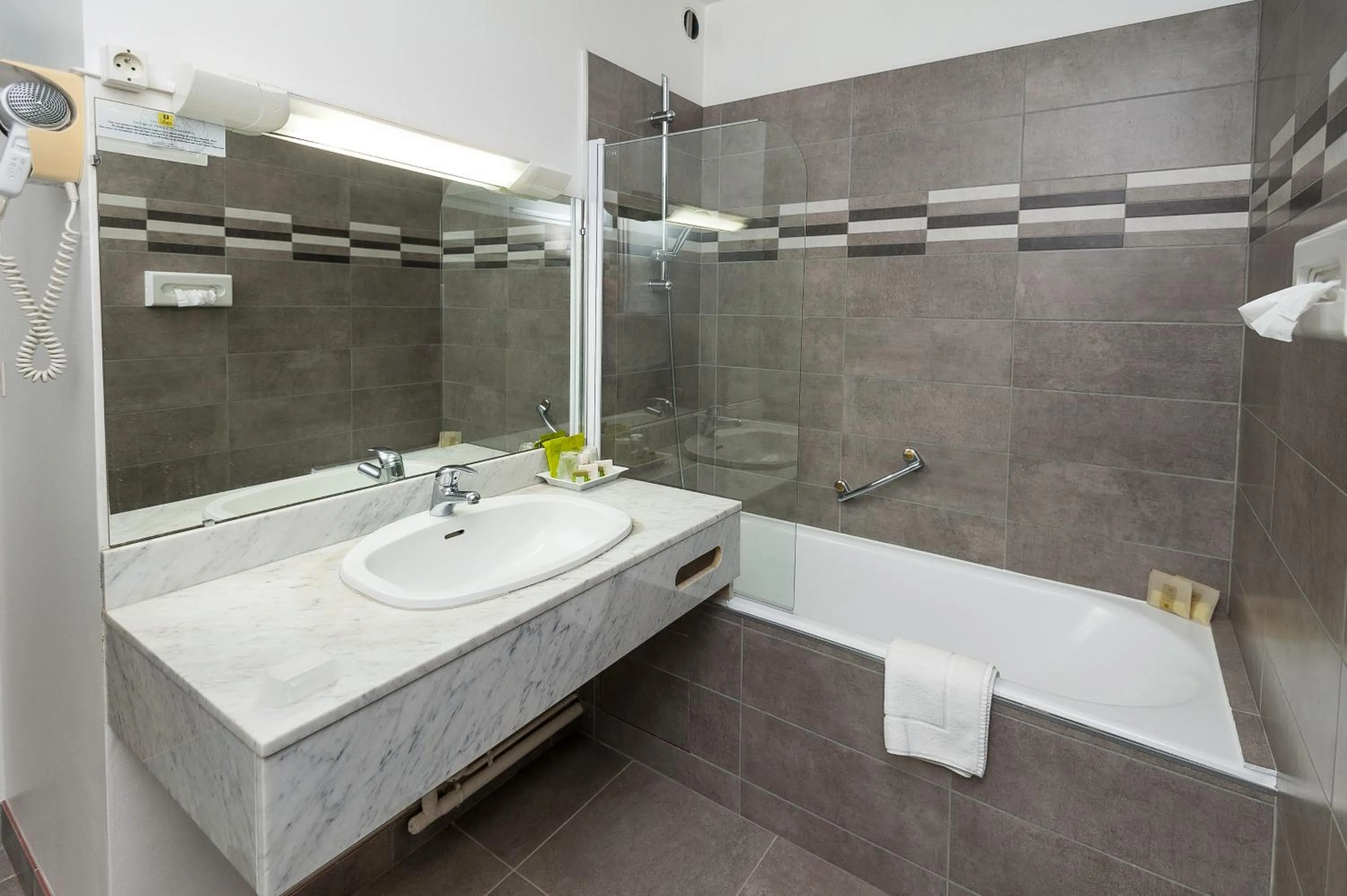 Bathroom in Logis Hotel - Restaurant Le Relais de Comodoliac