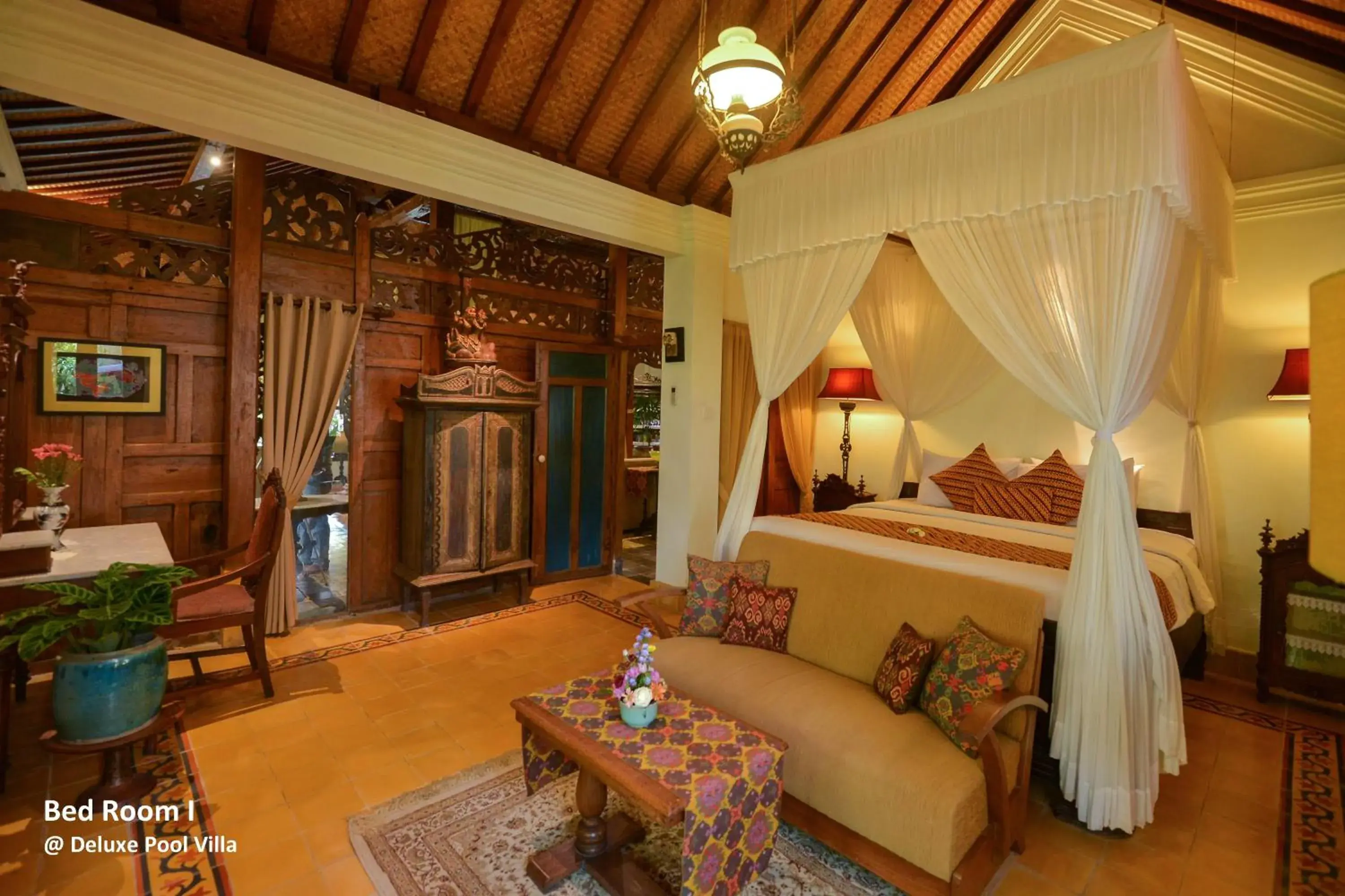 Bed, Seating Area in Ubud Syailendra Heritage Villas by EPS