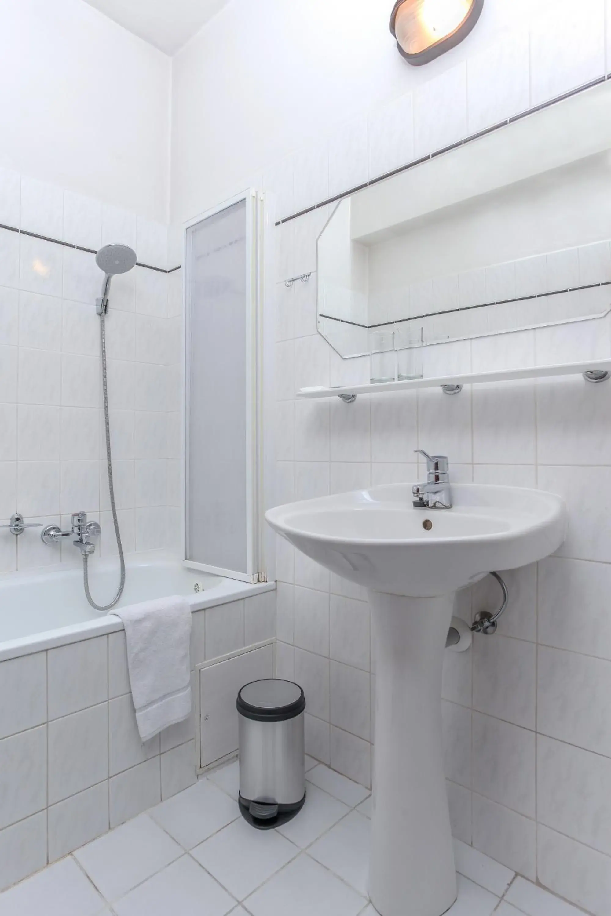 Shower, Bathroom in Hotel Astra