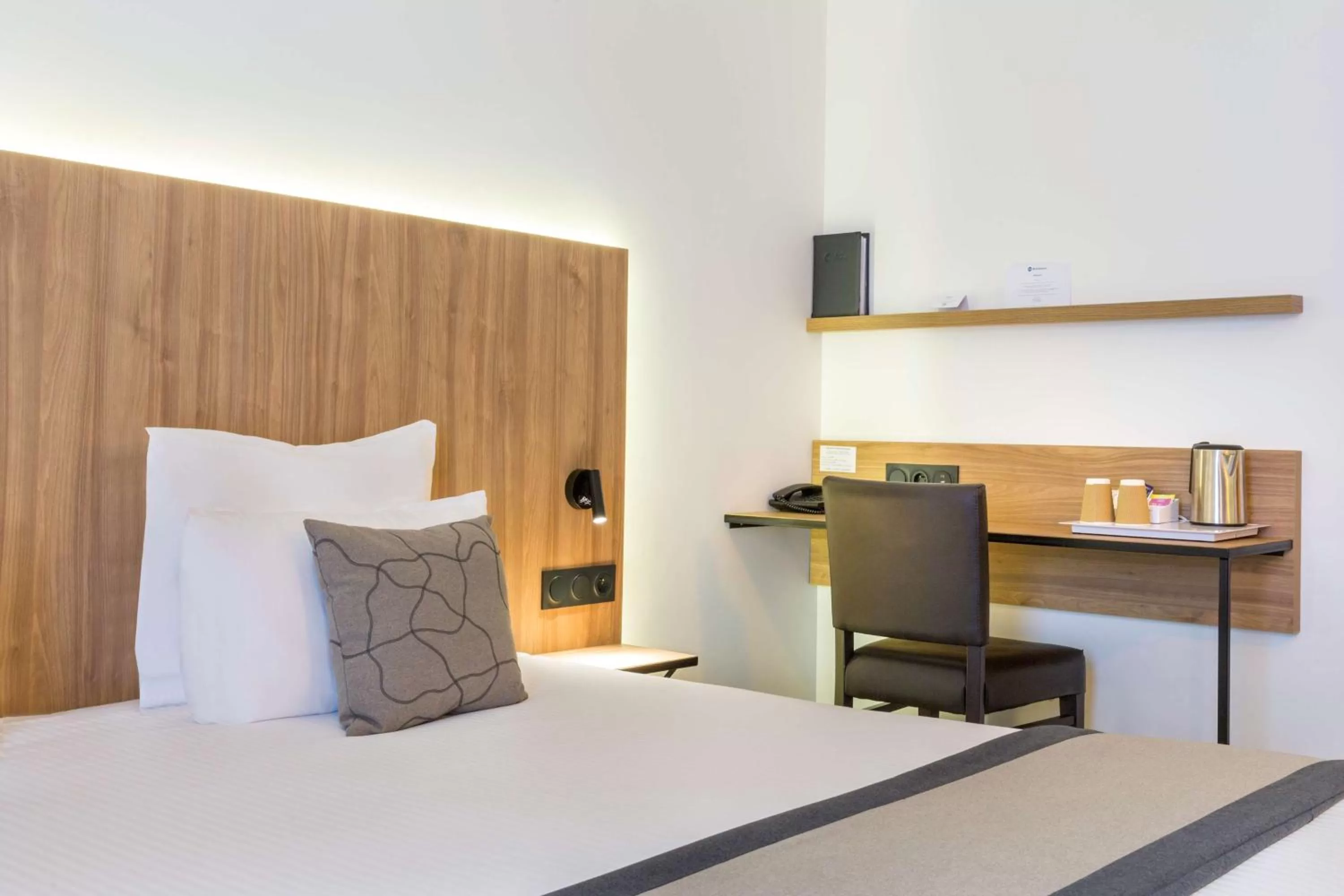 Bedroom, Bed in Best Western Hôtel International