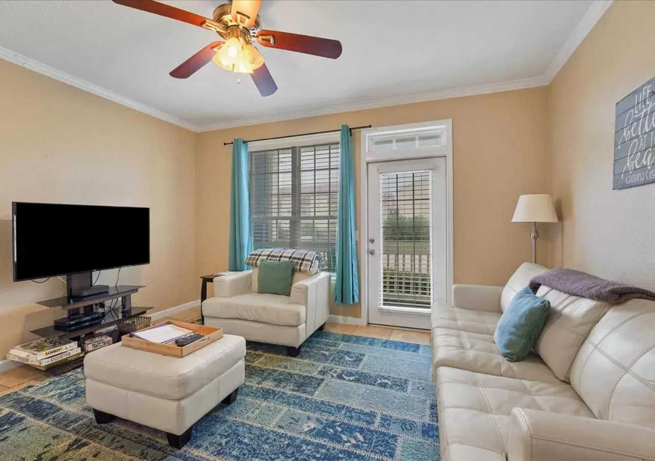 Living room, Seating Area in The Dawn on Galveston Beach