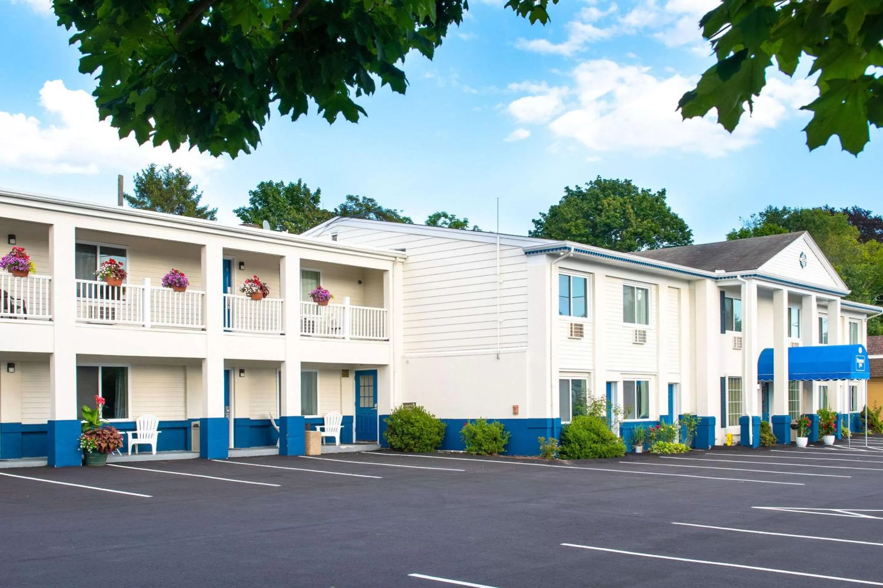 Property building in Rodeway Inn Middletown - Newport