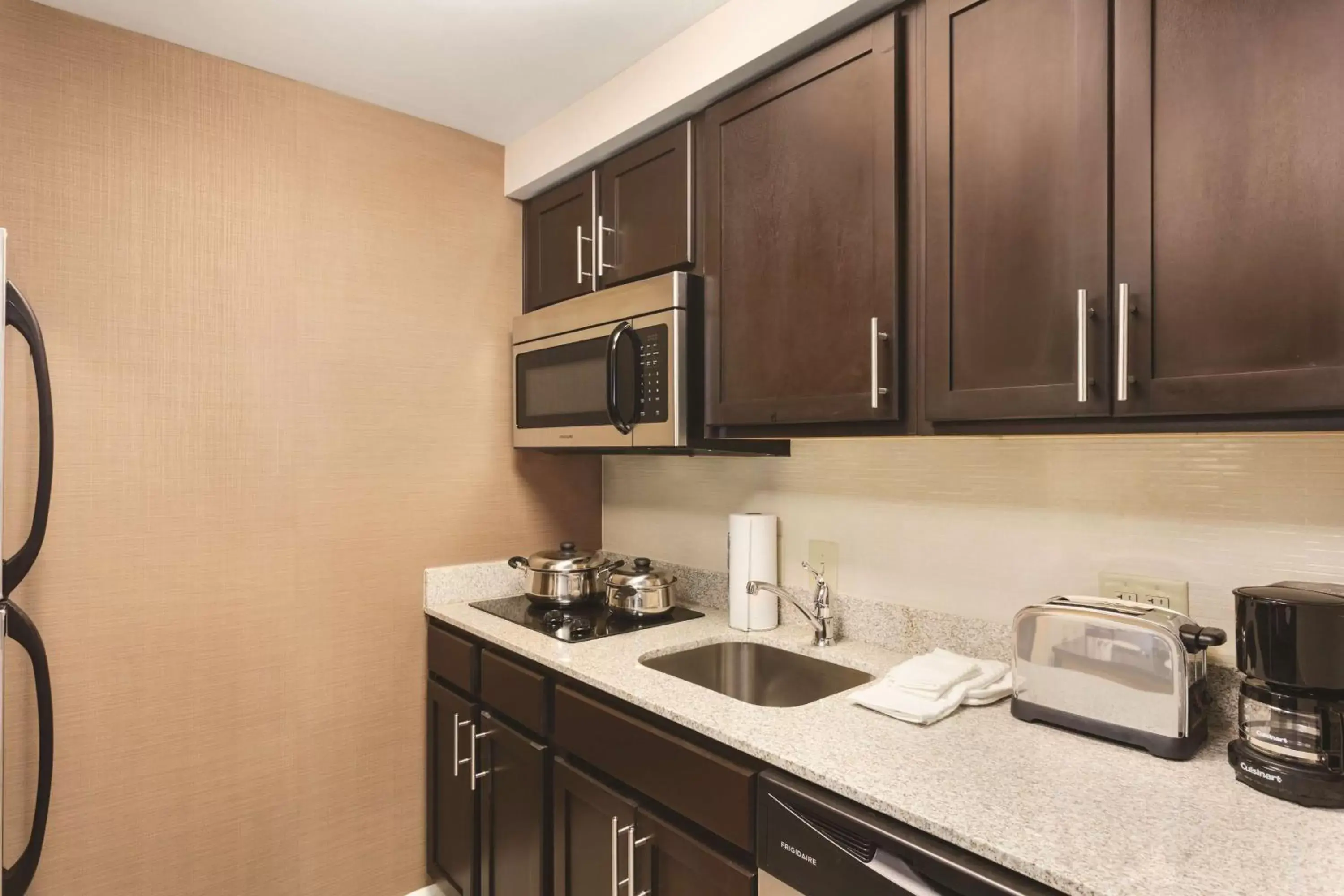 Kitchen or kitchenette, Kitchen/Kitchenette in Homewood Suites Atlanta Airport North