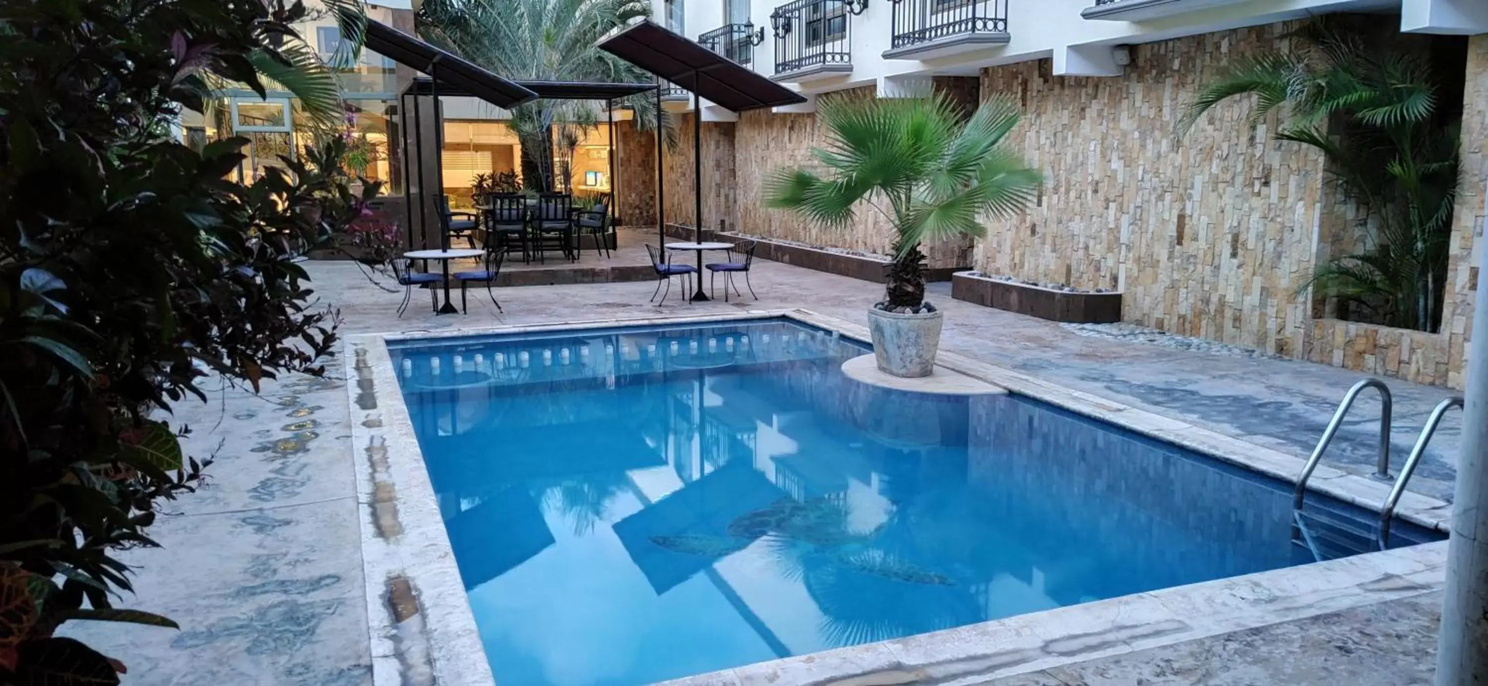 Swimming Pool in Hotel Dubrovnik