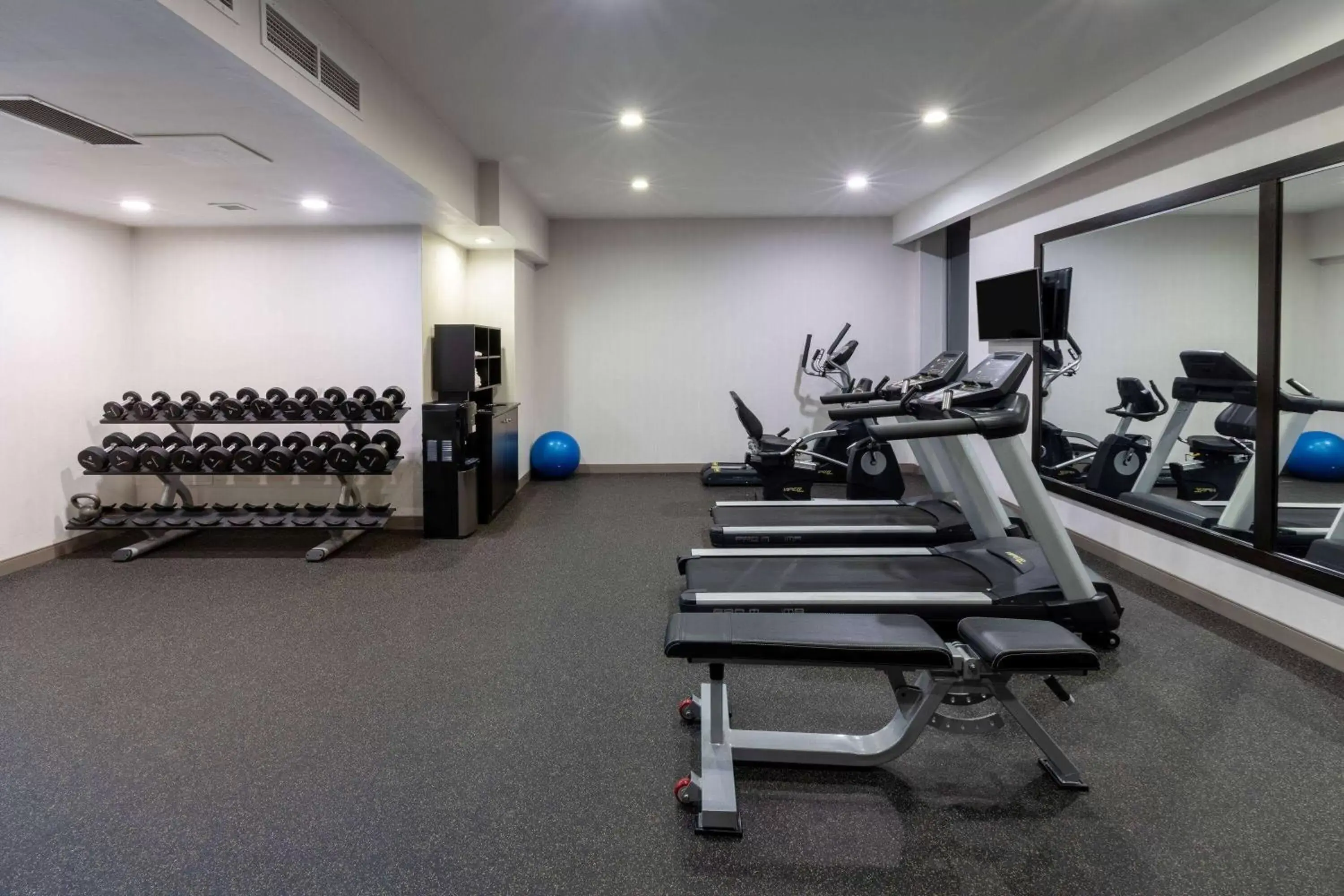 Fitness centre/facilities, Fitness Center/Facilities in La Quinta Inn & Suites by Wyndham Tulsa Downtown - Route 66