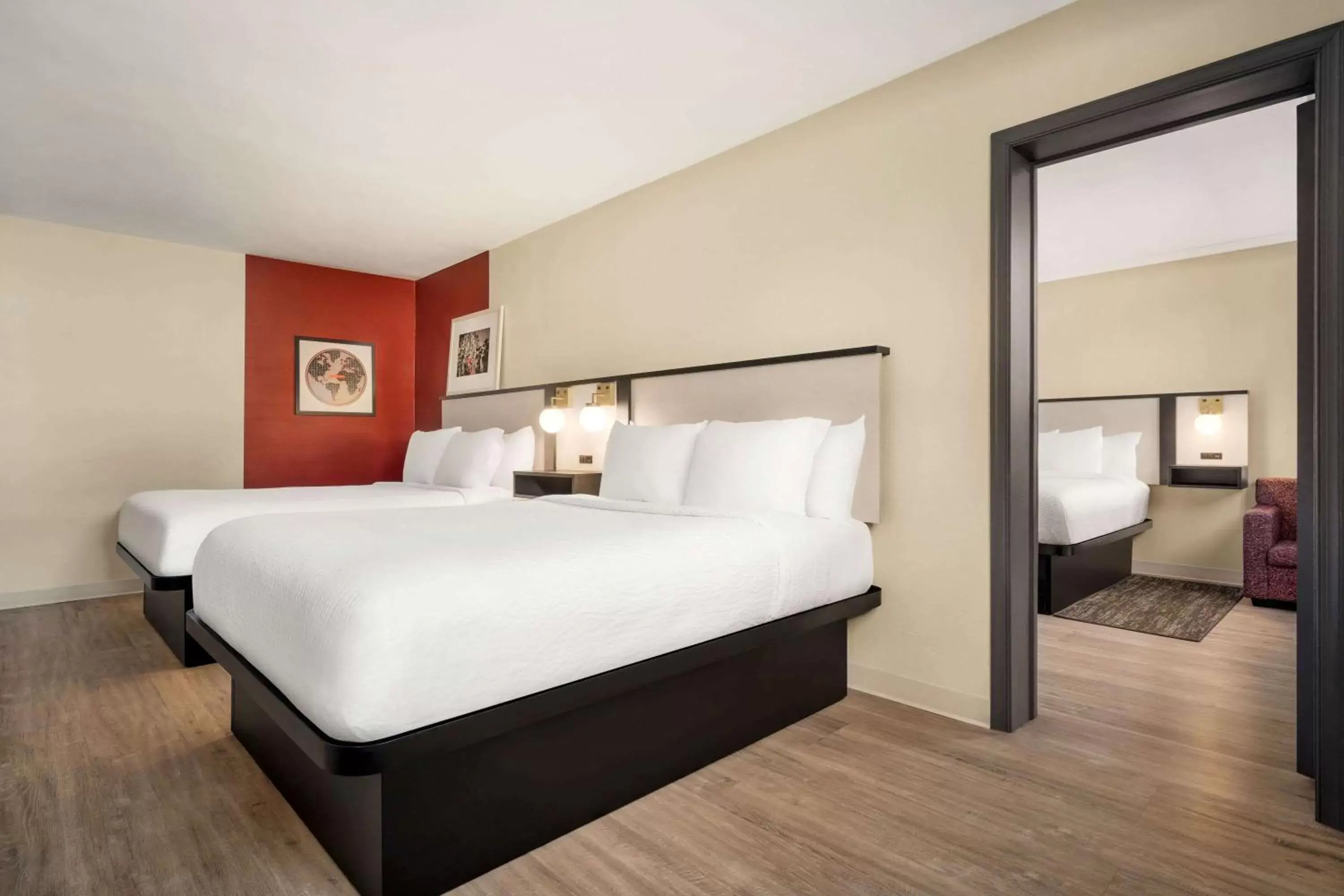 Photo of the whole room, Bed in Ramada by Wyndham Whitehall/Allentown