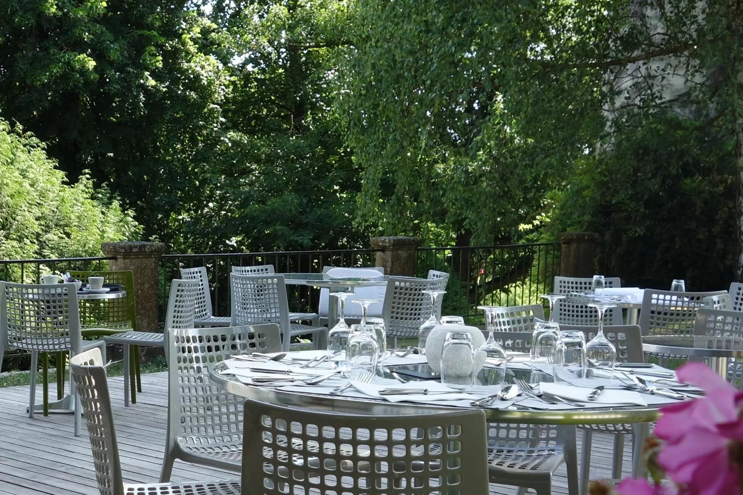 Restaurant/places to eat in Schloss Münchenwiler