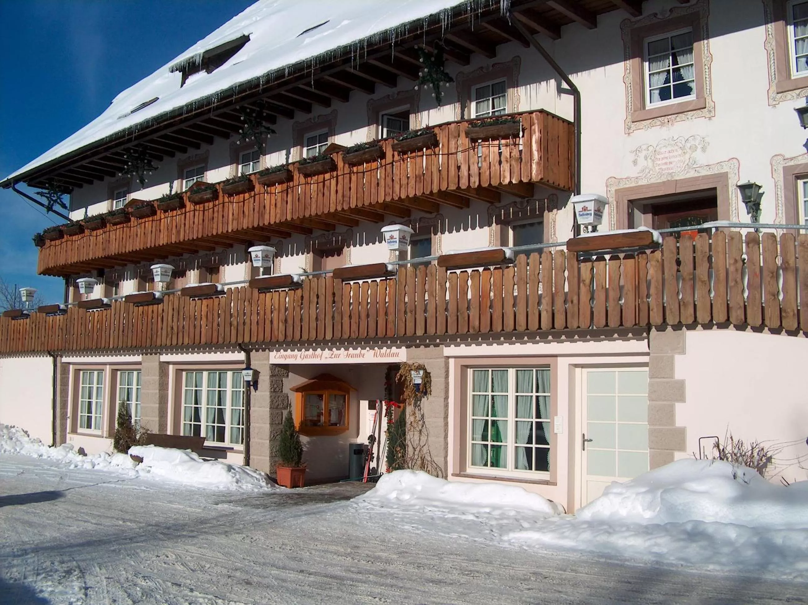 Property building in ZUR TRAUBE Schwarzwaldhotel & Restaurant am Titisee