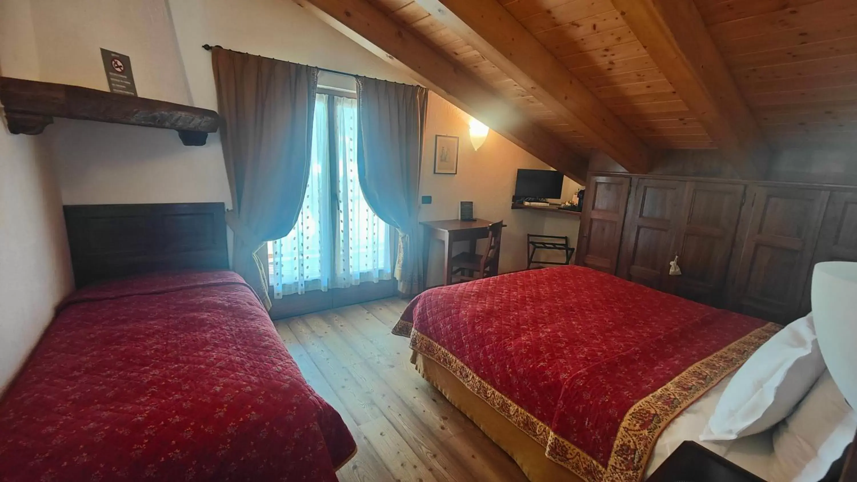 Bedroom, Bed in Hotel Lo Campagnar