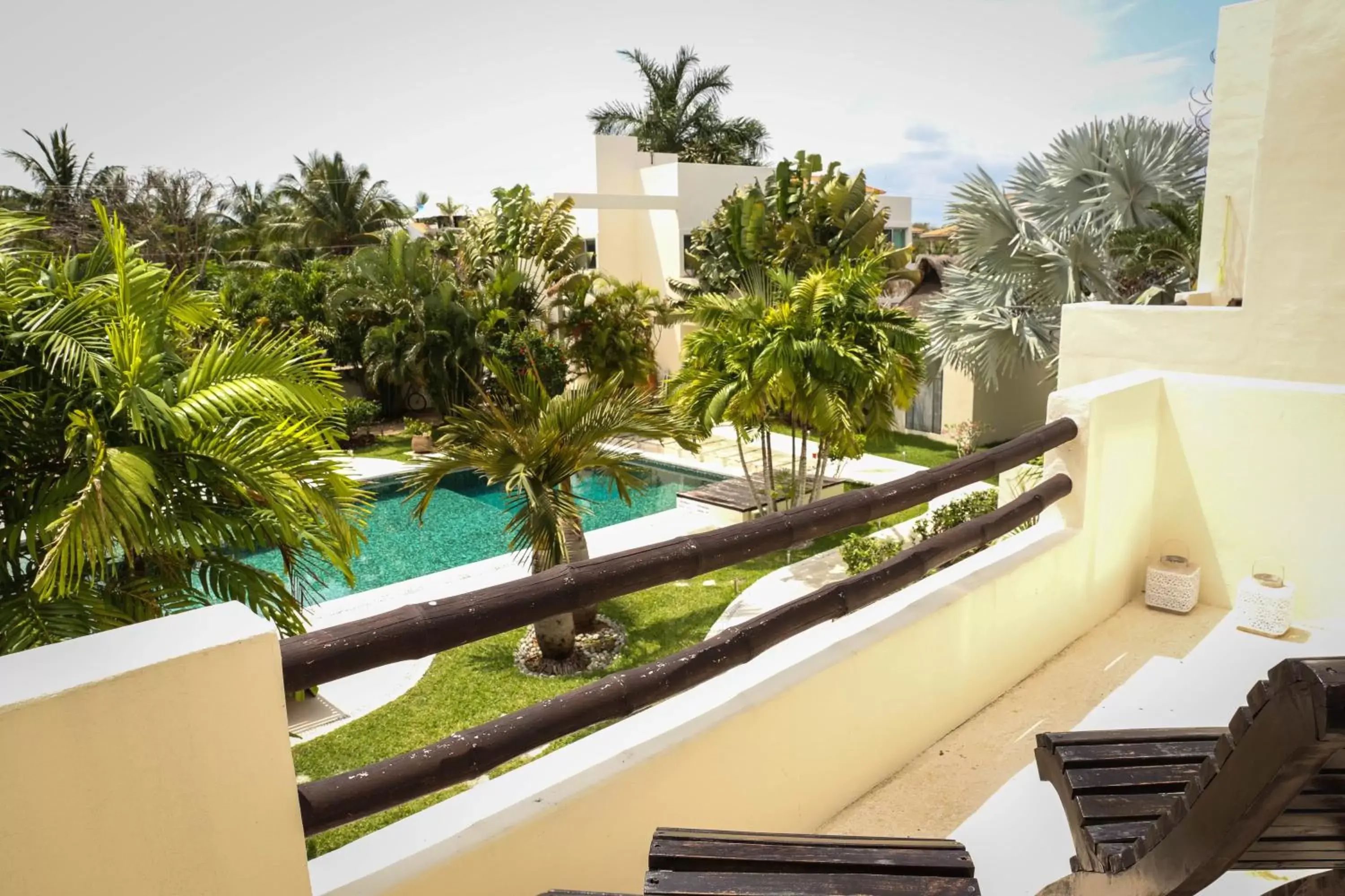 Balcony/Terrace, Pool View in Villas H2O