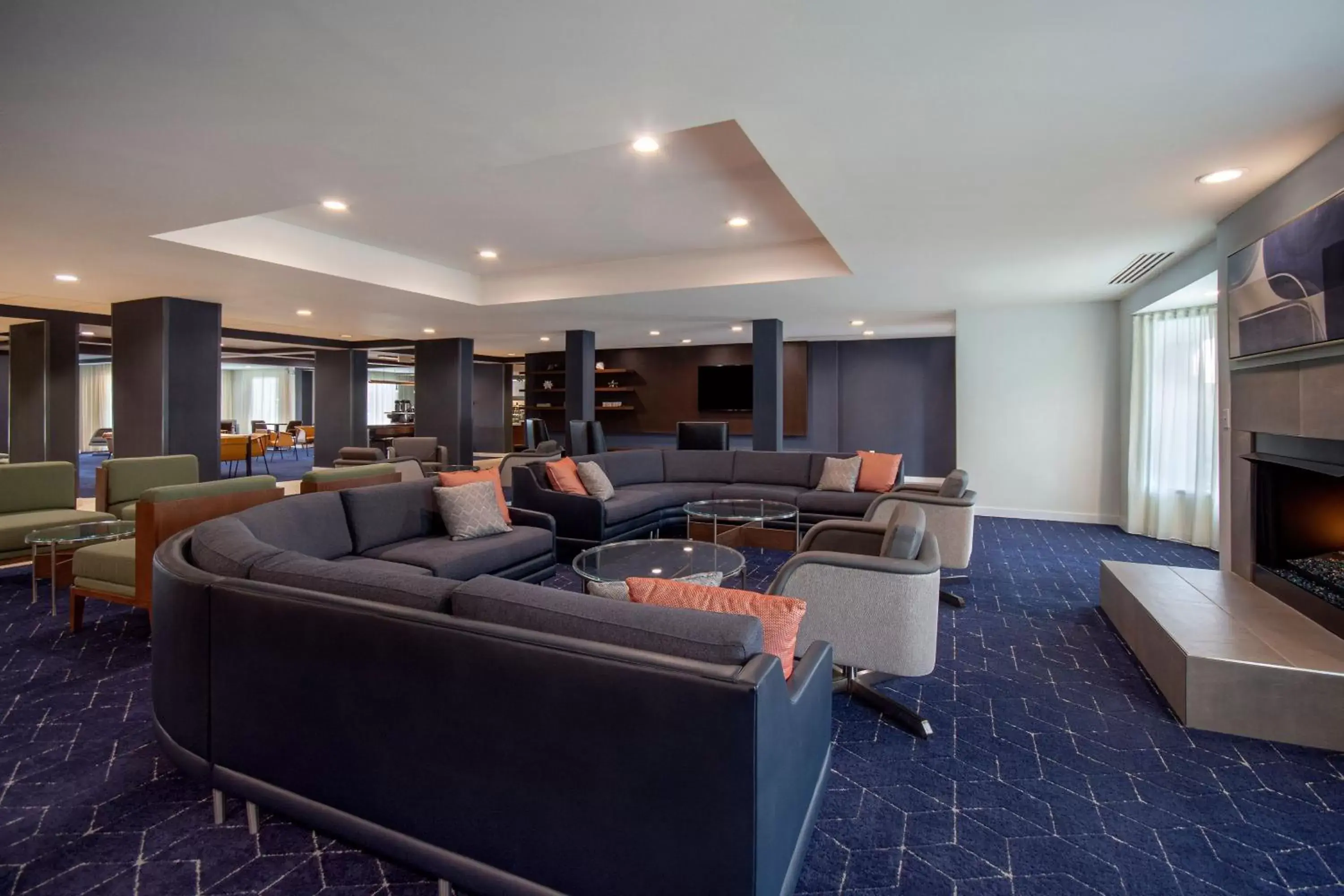 Lobby or reception, Seating Area in Courtyard by Marriott Cincinnati Airport