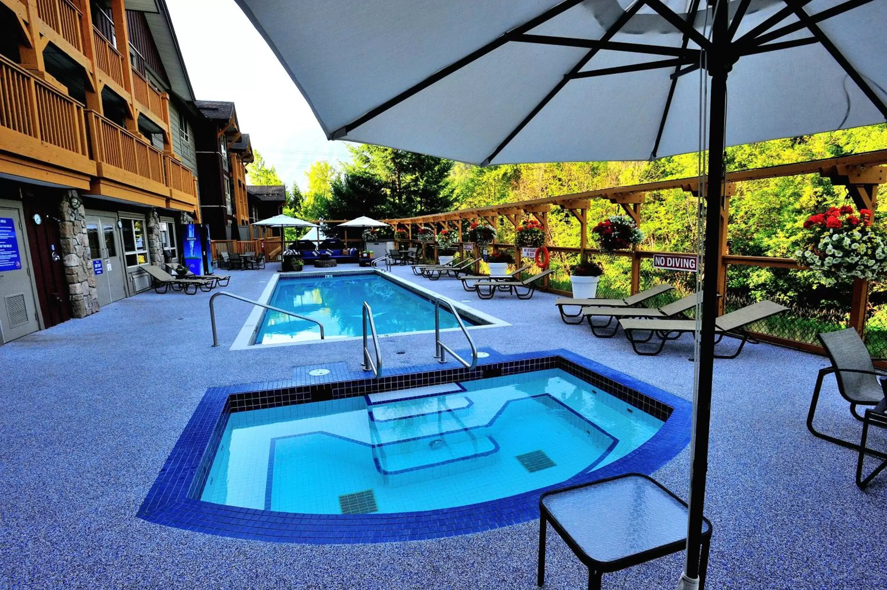 BBQ facilities, Swimming Pool in Pemberton Valley Lodge