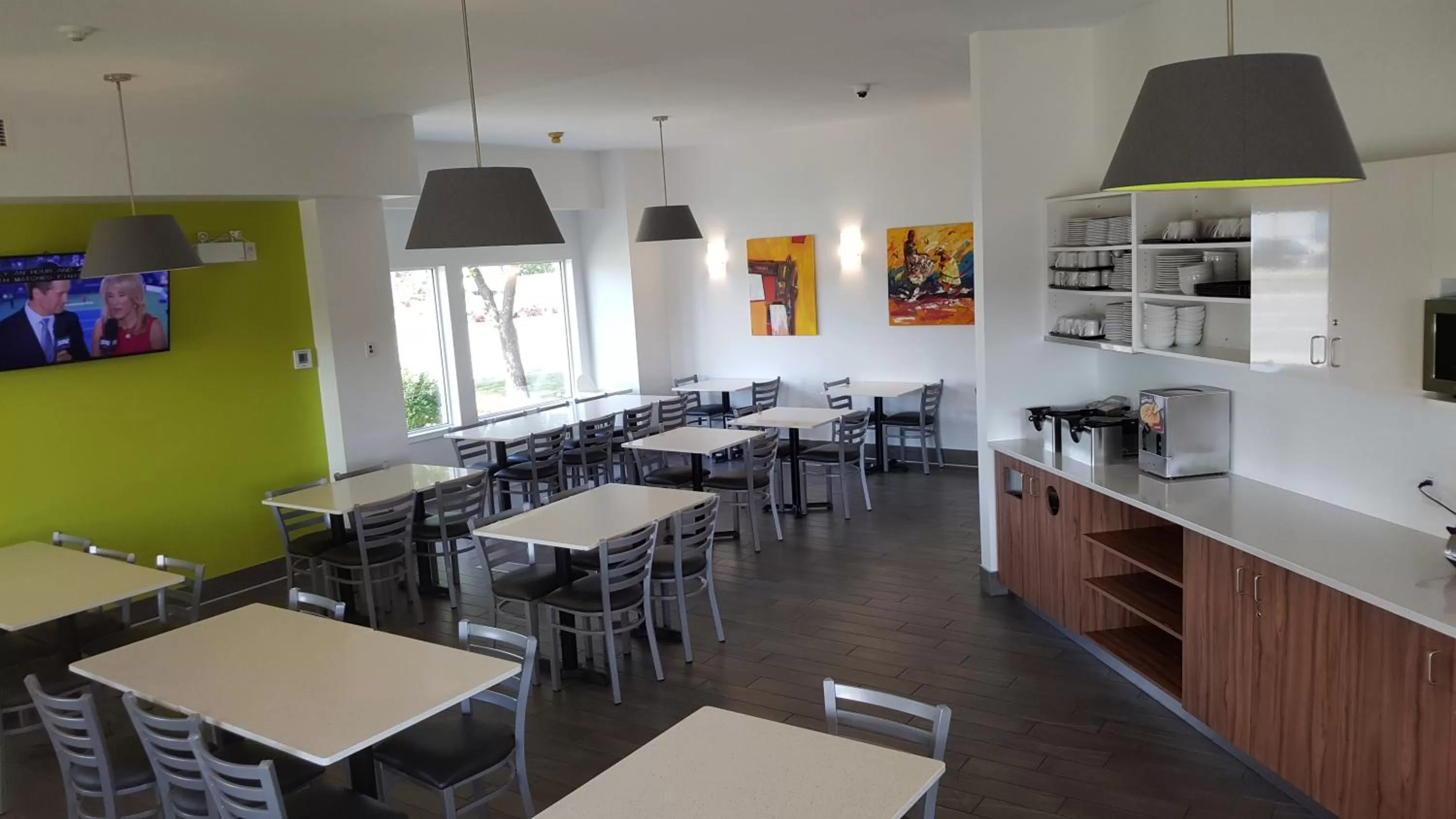 Coffee/tea facilities in Super 8 by Wyndham Winnipeg West