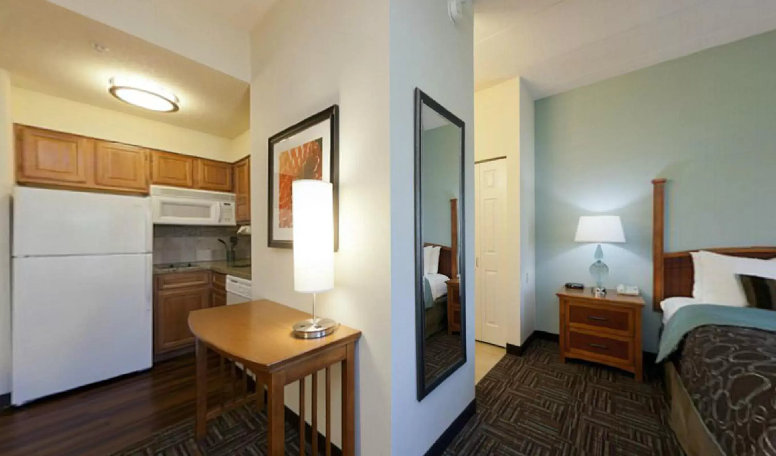 Photo of the whole room, Kitchen/Kitchenette in Staybridge Suites Minneapolis-Bloomington, an IHG Hotel
