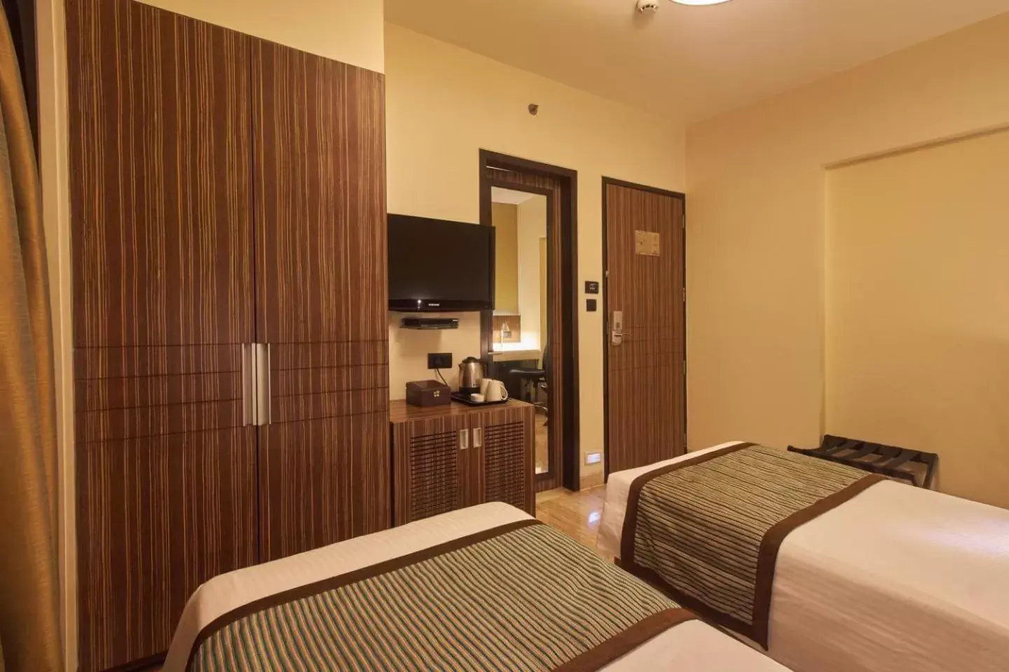 Photo of the whole room, Bed in Residency Sarovar Portico