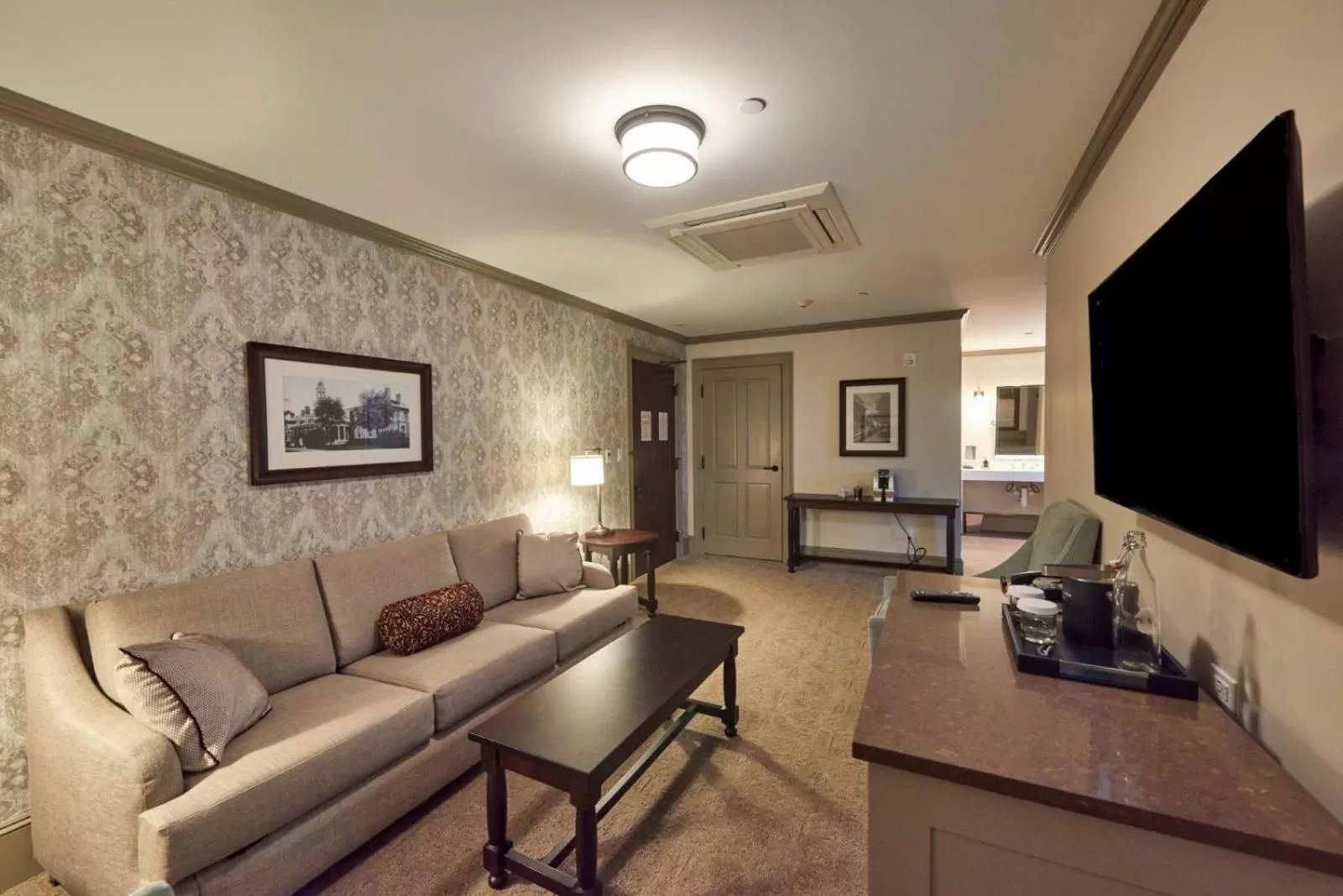 Living room in The Groton Inn