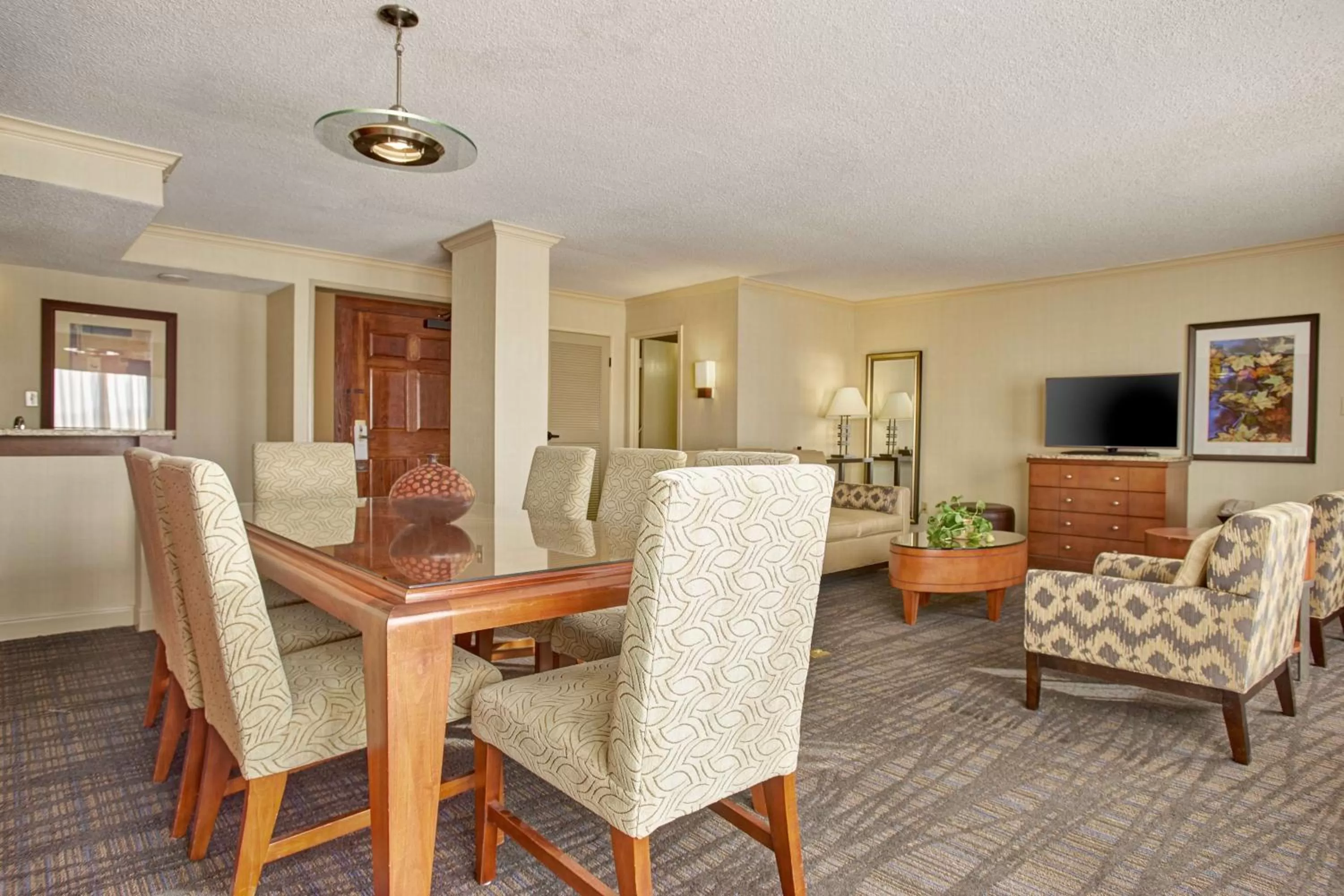 Living room in Hilton Knoxville