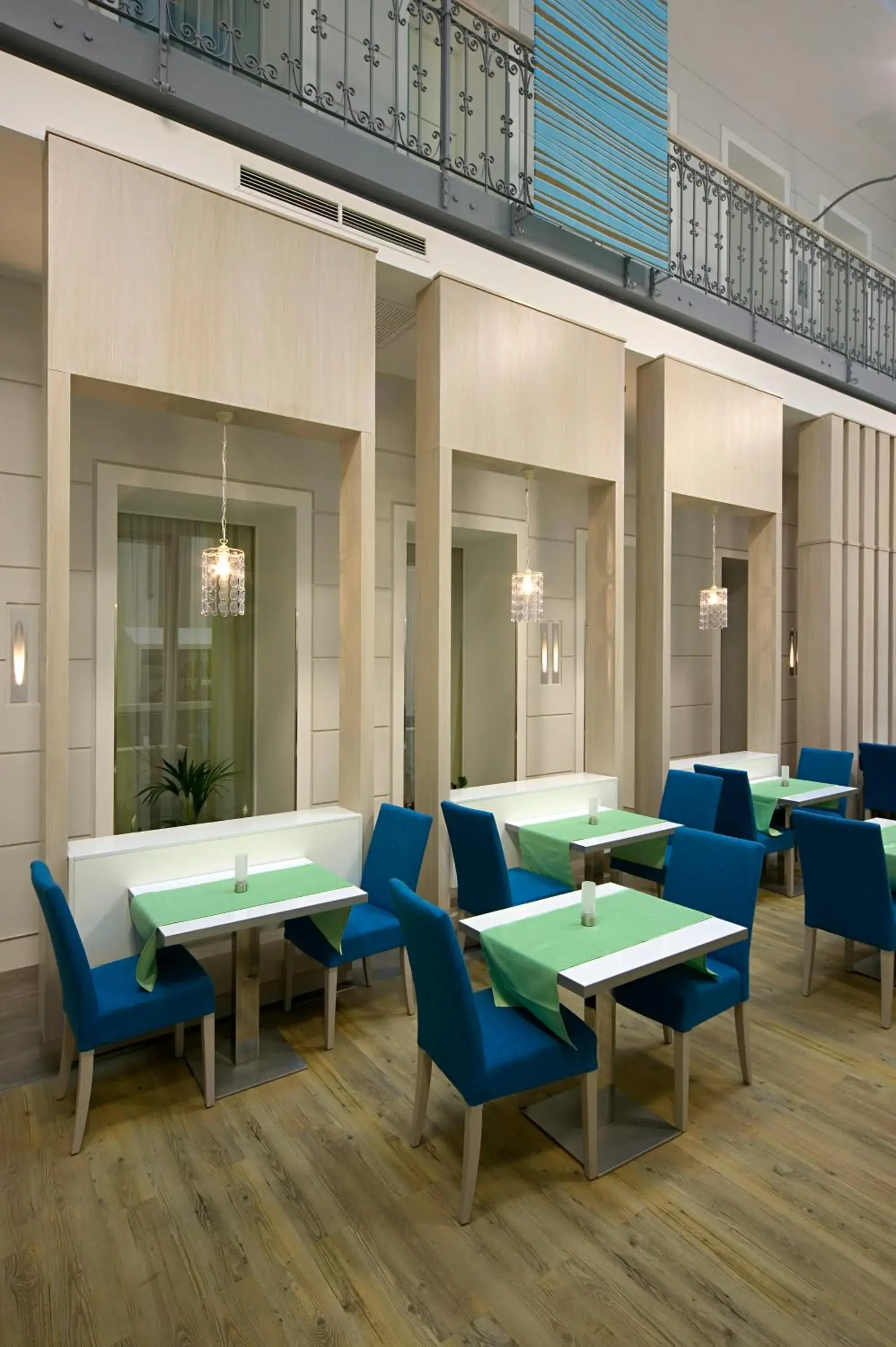 Restaurant/Places to Eat in Atrium Fashion Hotel